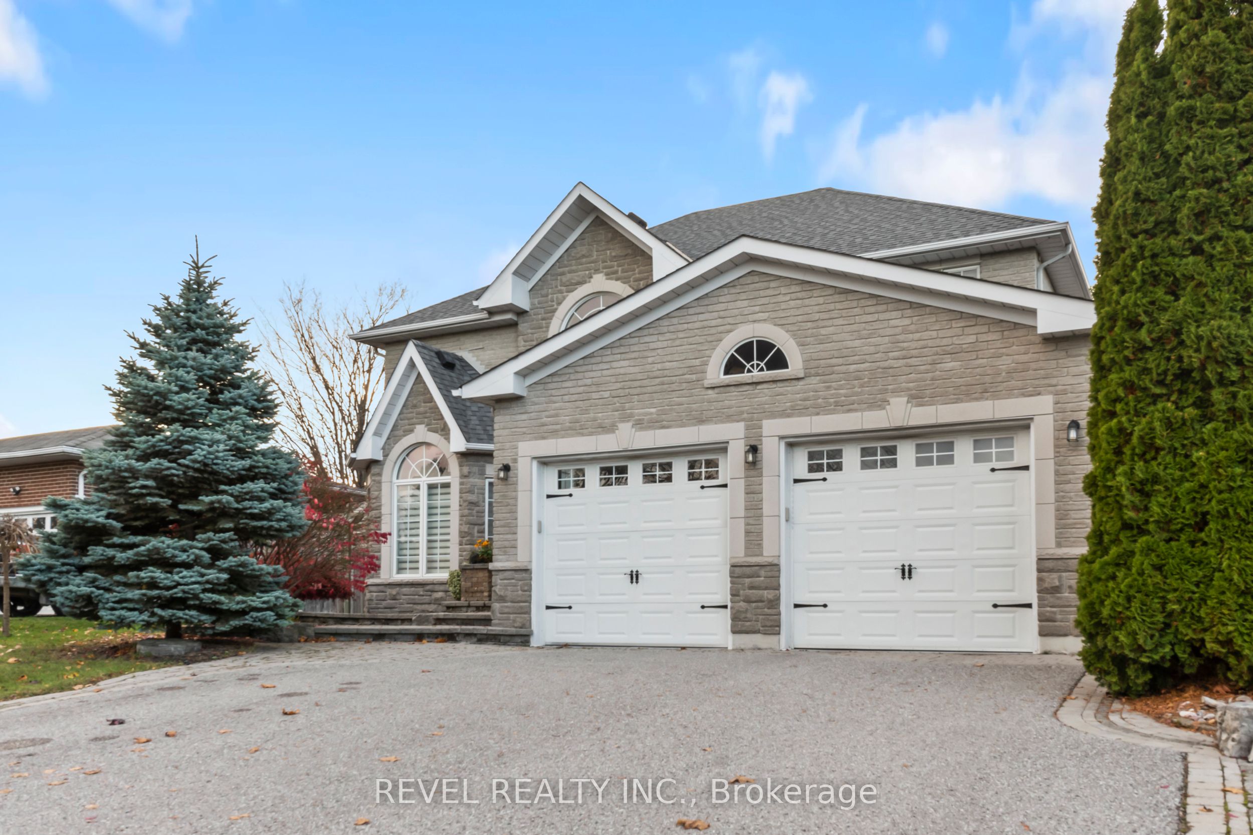 70 Applewood Crescent