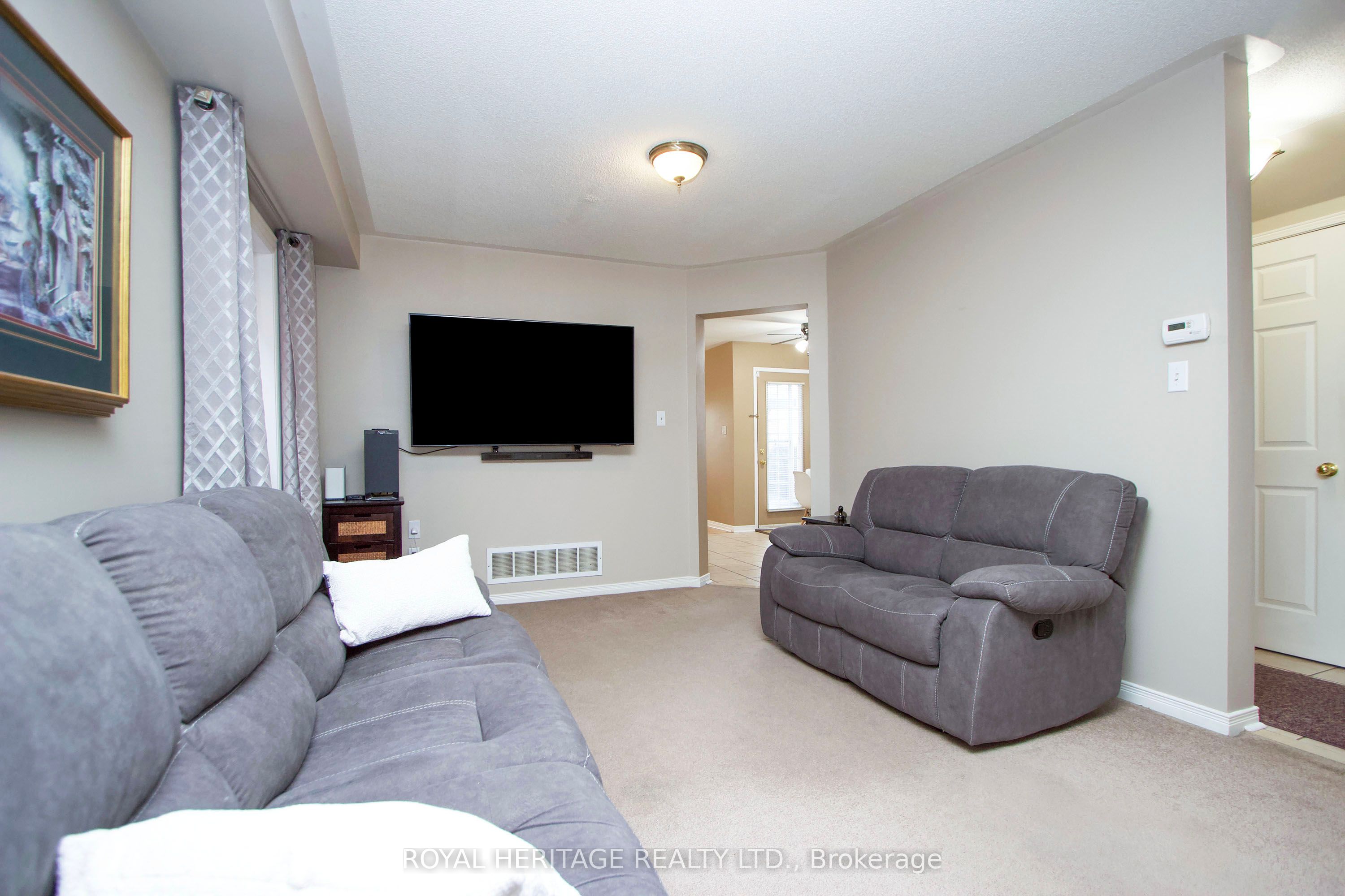 92 Booth Crescent