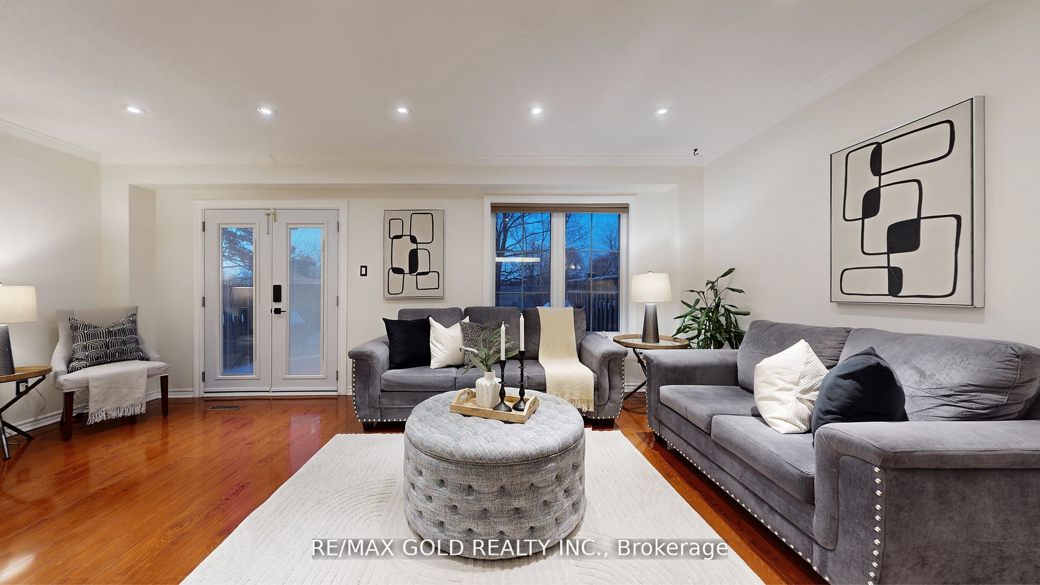 156 Royal Salisbury Way