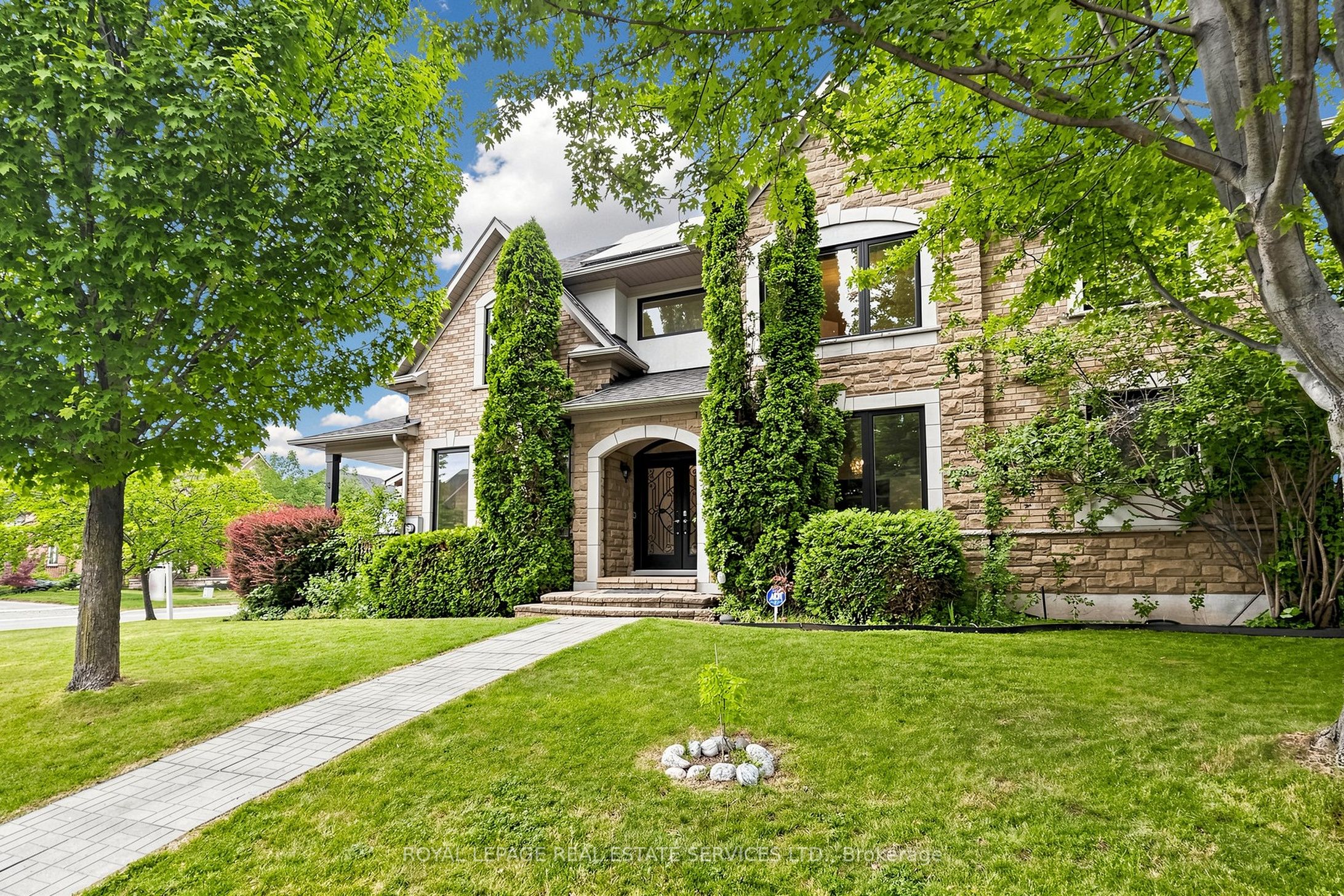 2353 Woodcrest Drive