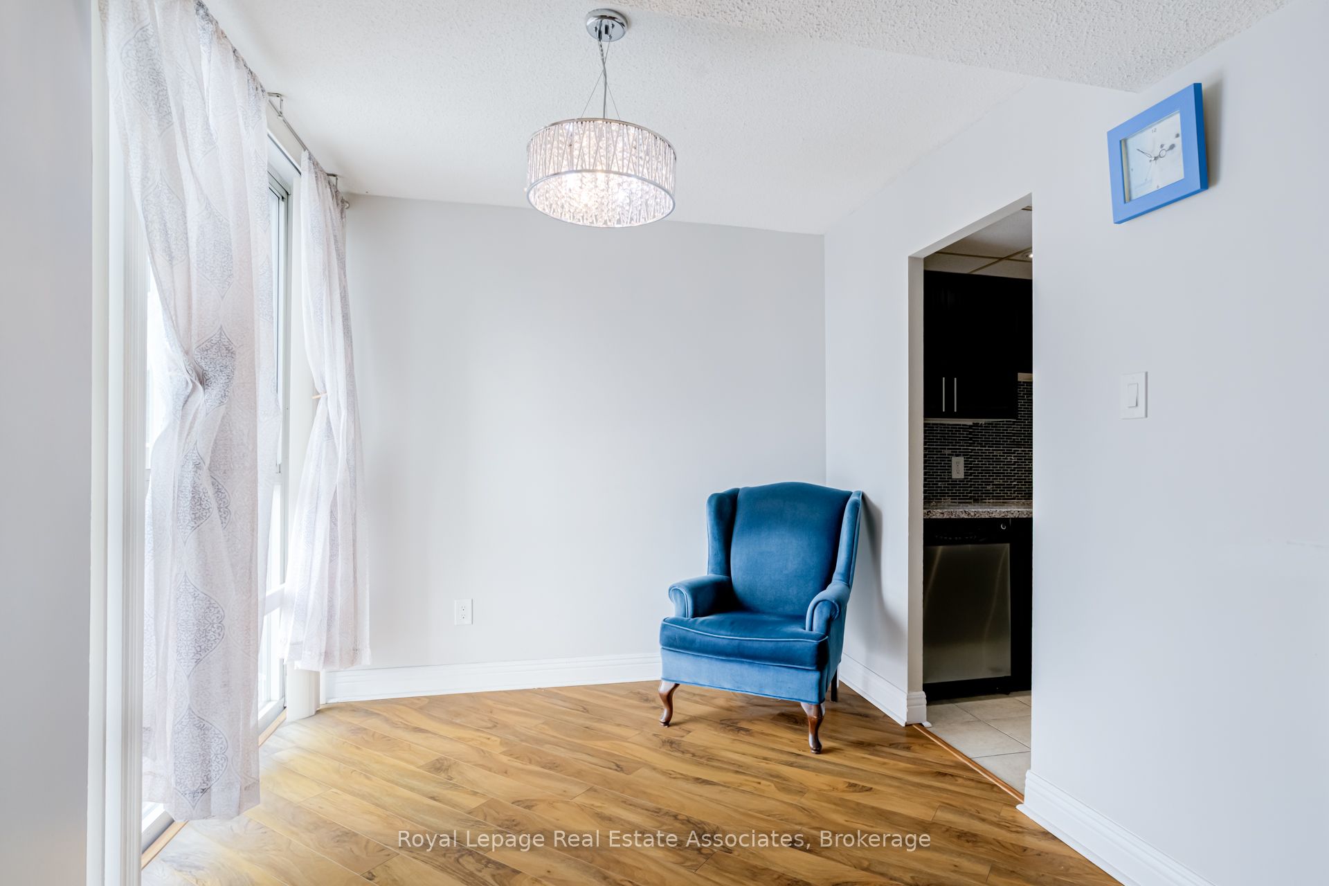 3650 Kaneff Crescent 1006