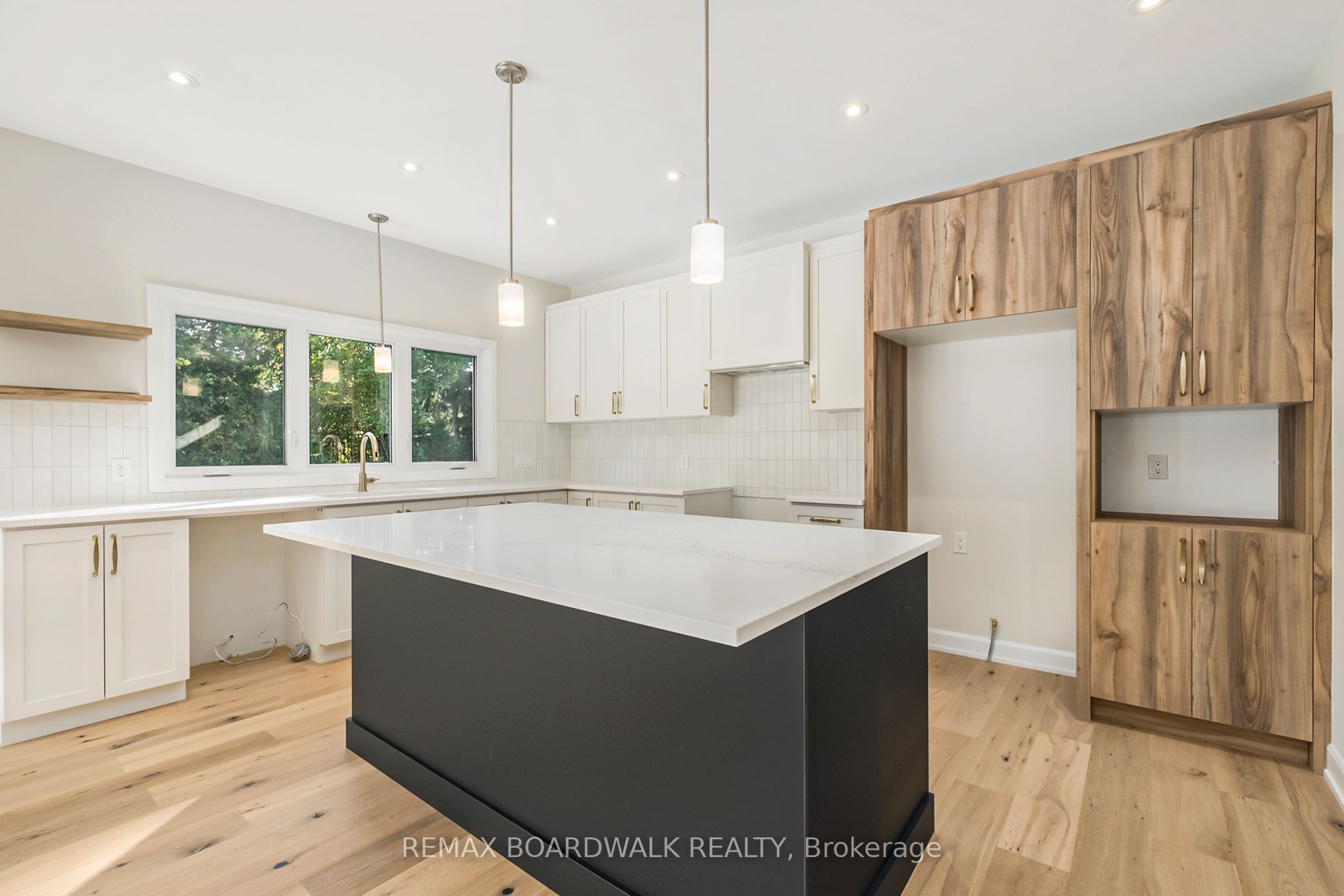 1064 CHABLIS Crescent