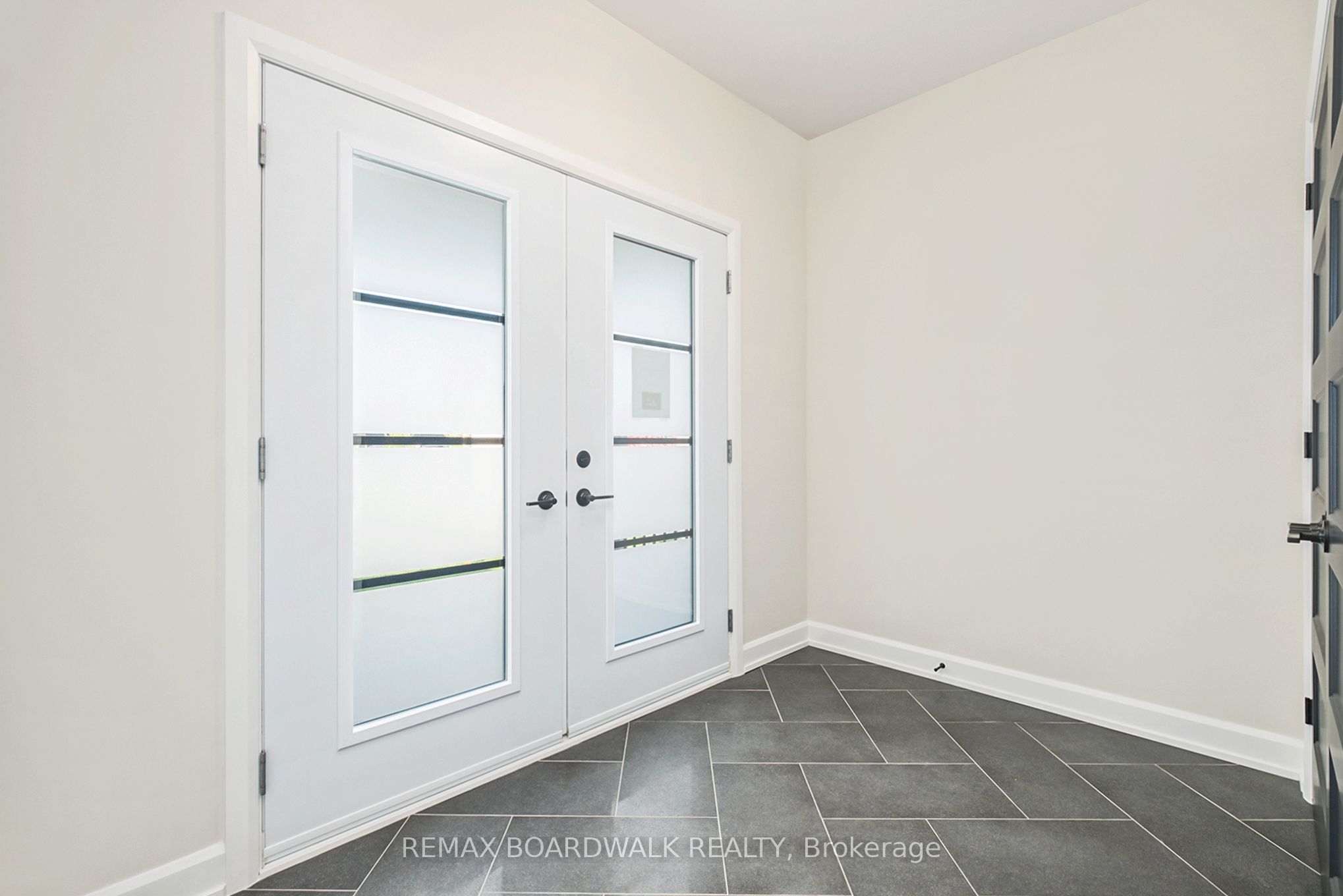 1064 CHABLIS Crescent