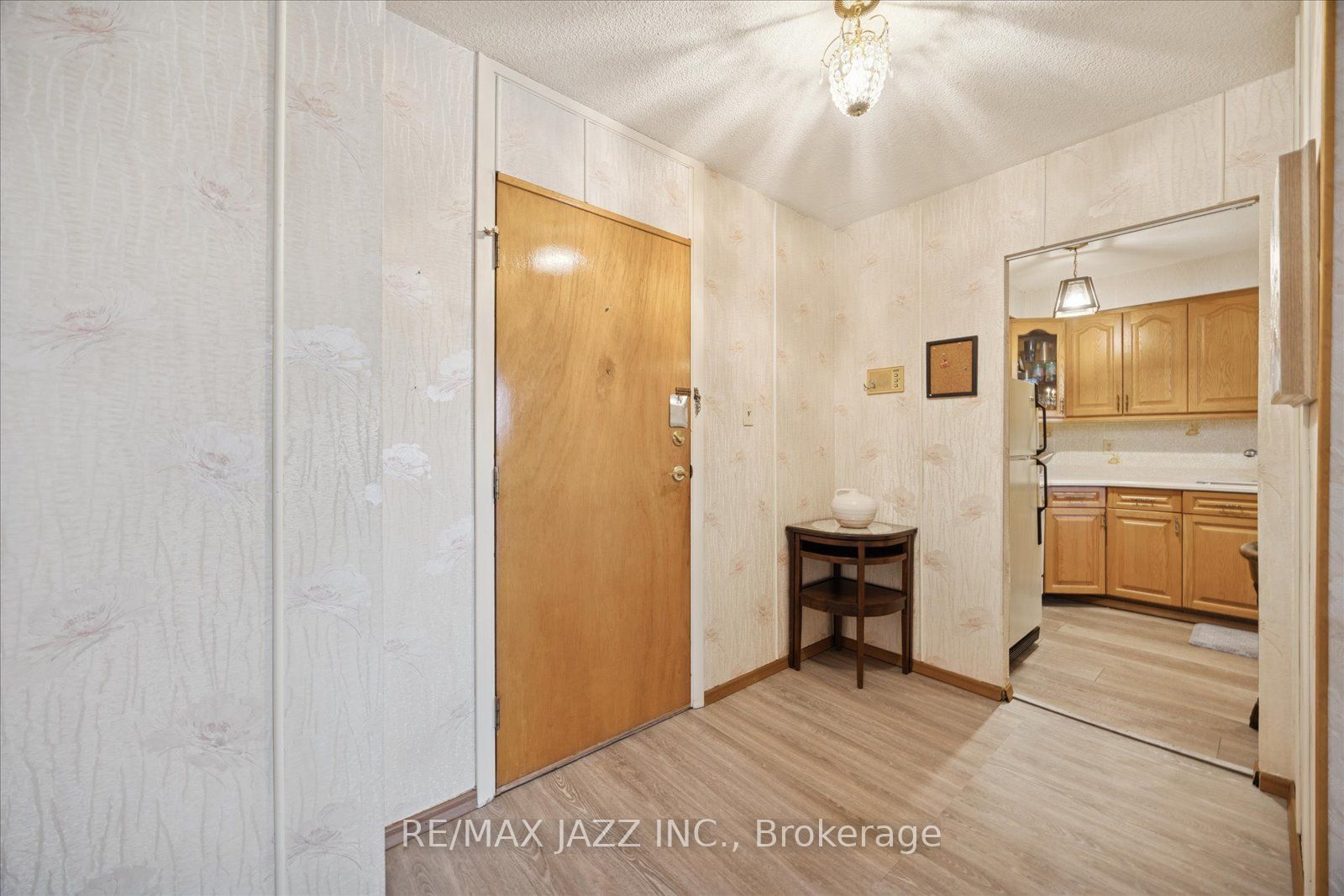 120 Elgin Street W 102