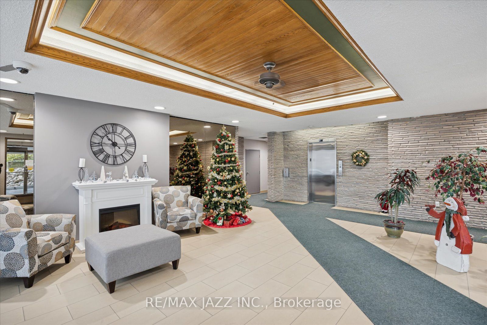 120 Elgin Street W 102