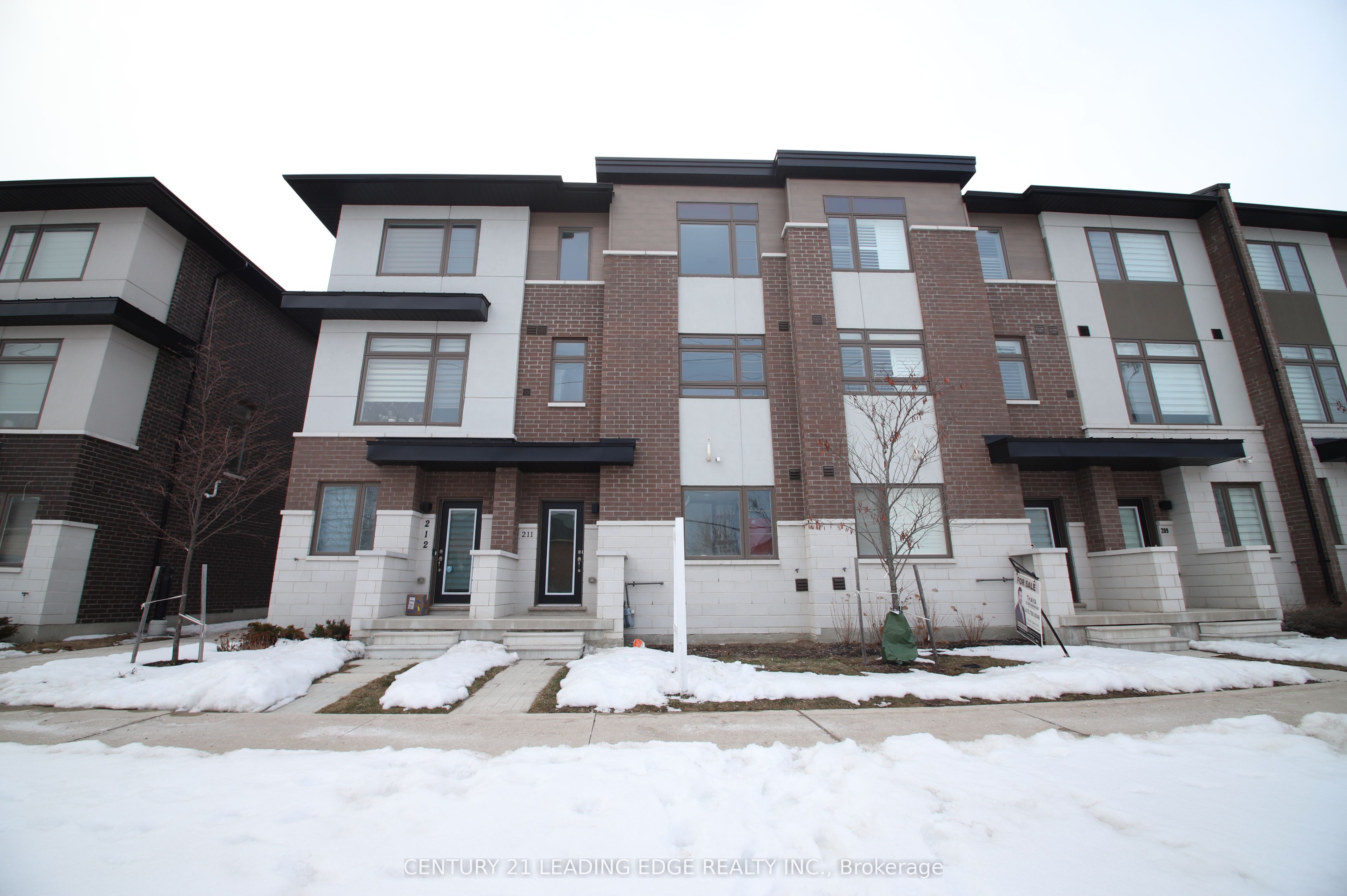 250 Finch Avenue 211