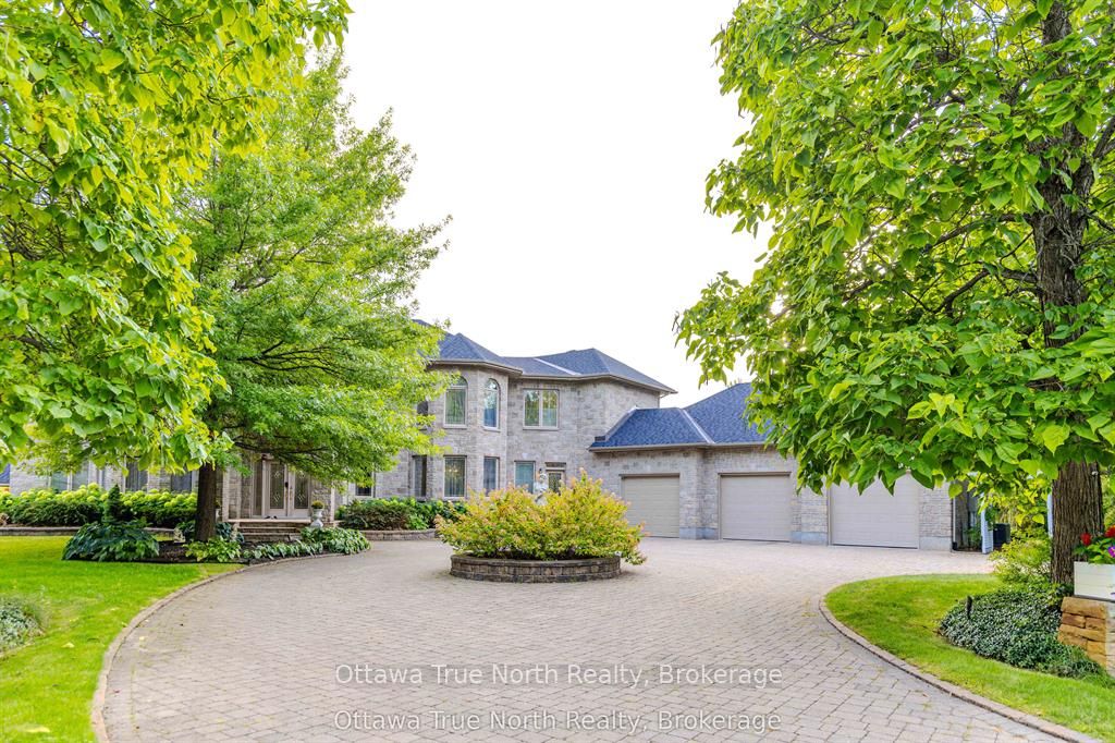 5884 Earlscourt Crescent