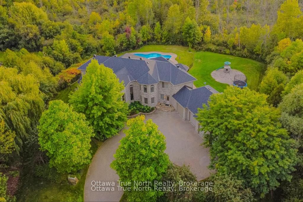 5884 Earlscourt Crescent