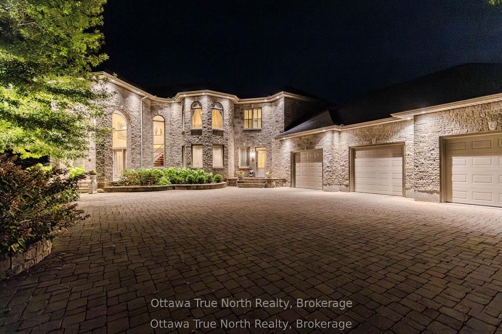 5884 Earlscourt Crescent