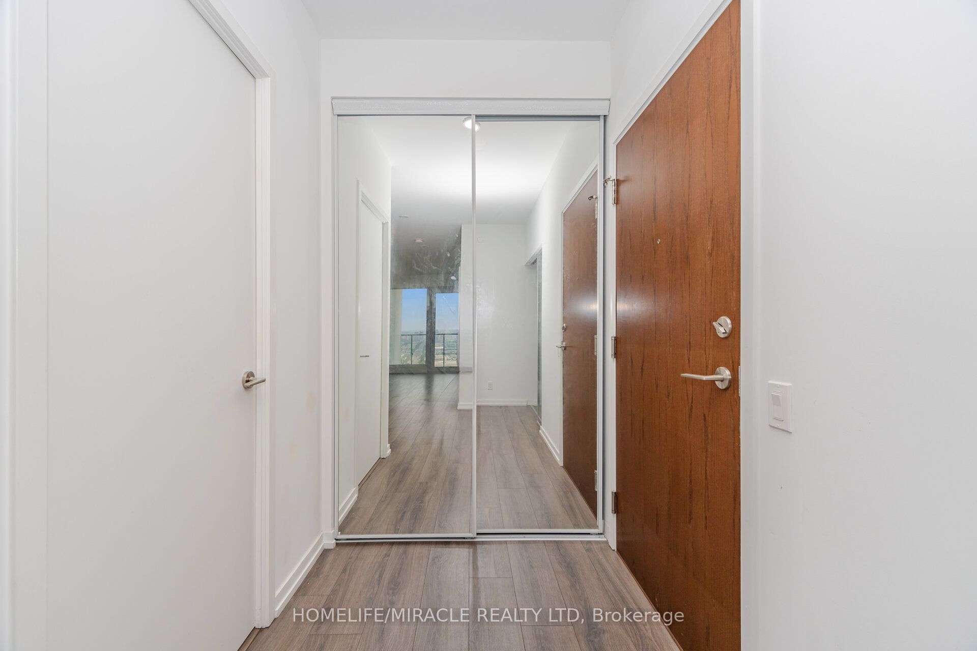7890 Jane Street 3907