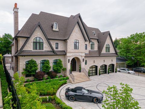 29 Denham Drive Richmond Hill ON L4C 6H6