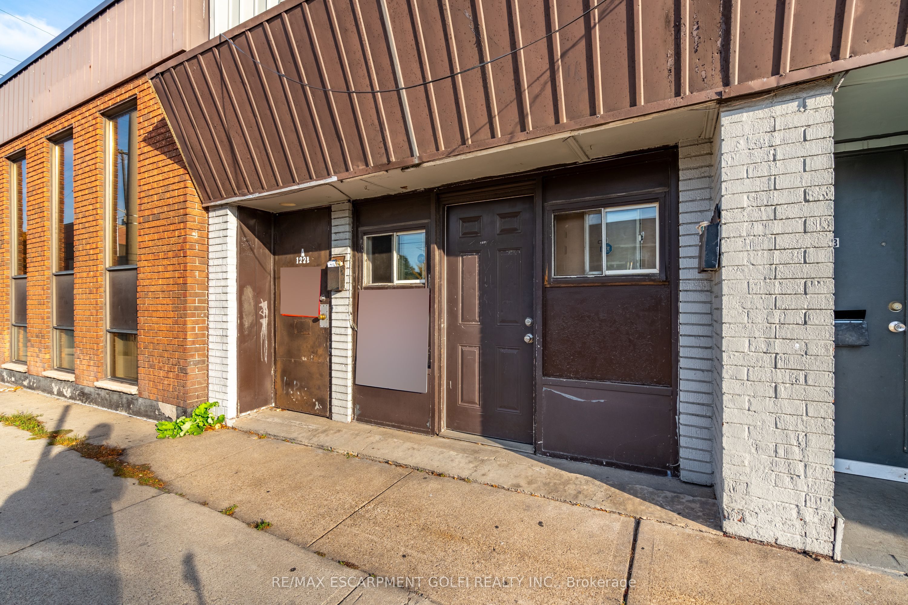 1221-1223 MAIN Street E