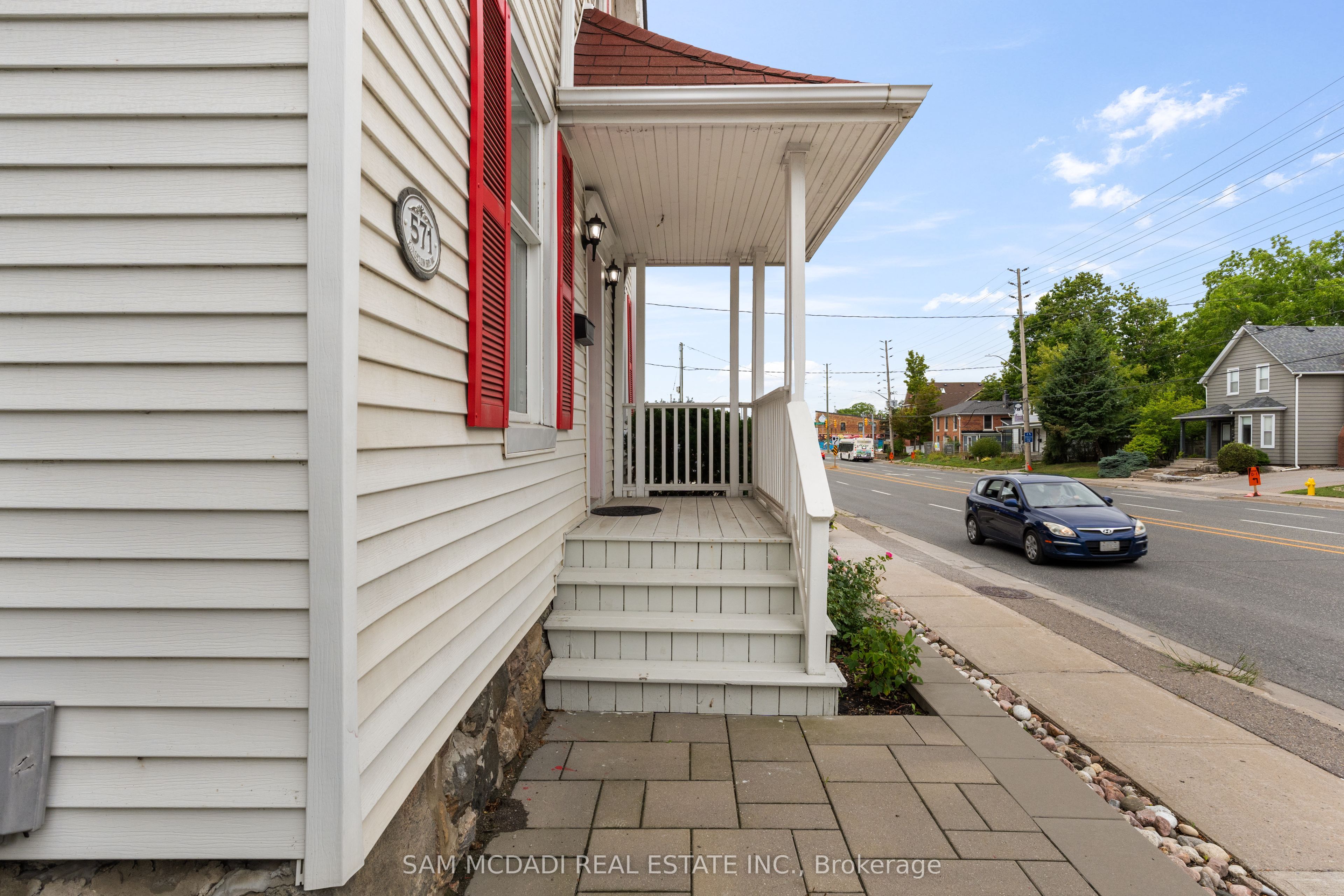 571 Kingston Road W