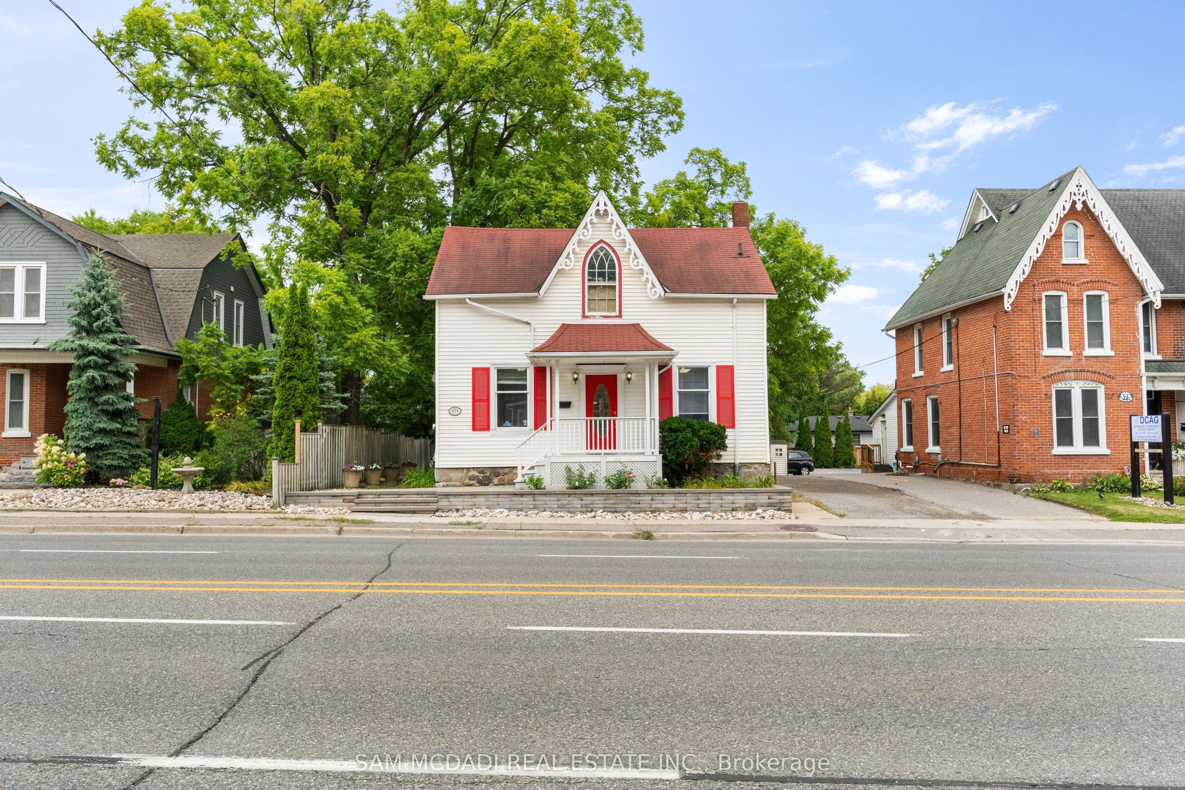 571 Kingston Road W