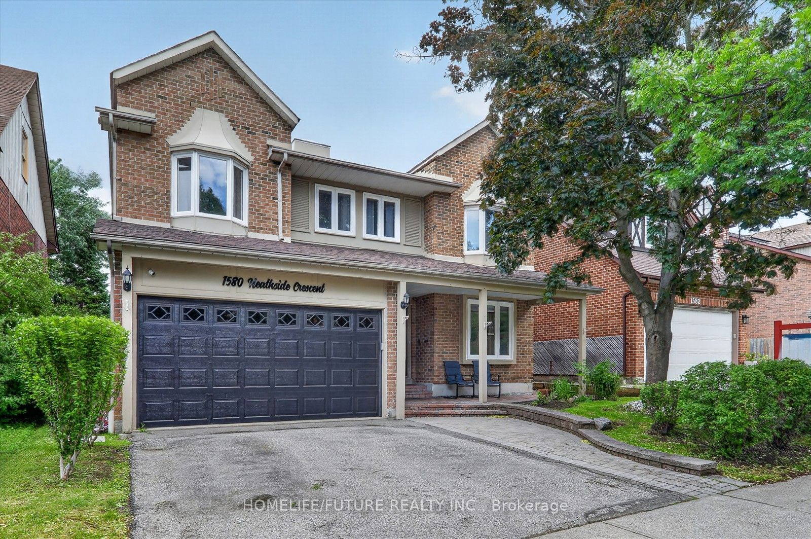 1580 Heathside Crescent