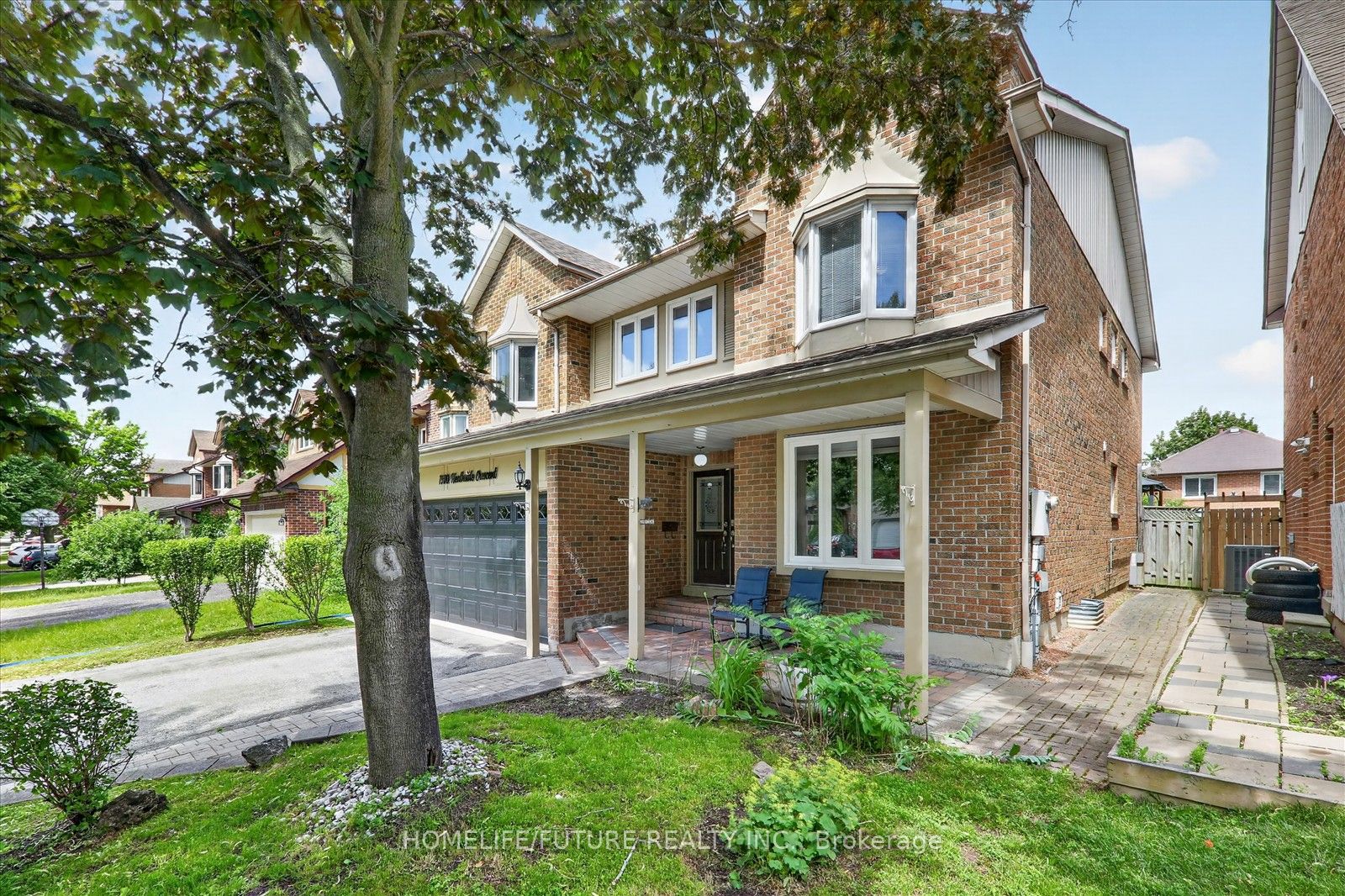 1580 Heathside Crescent