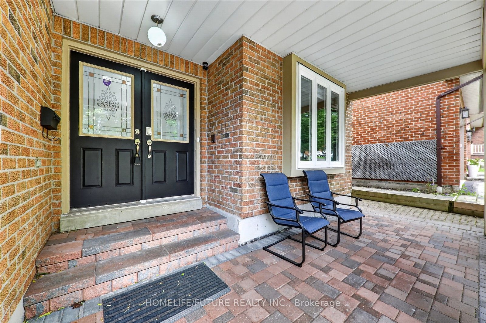 1580 Heathside Crescent