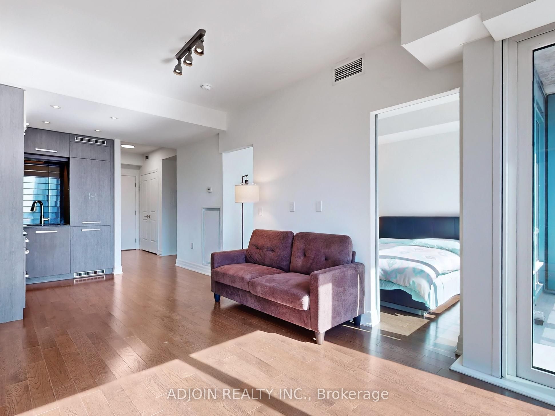 8 The Esplanade N/A 5303