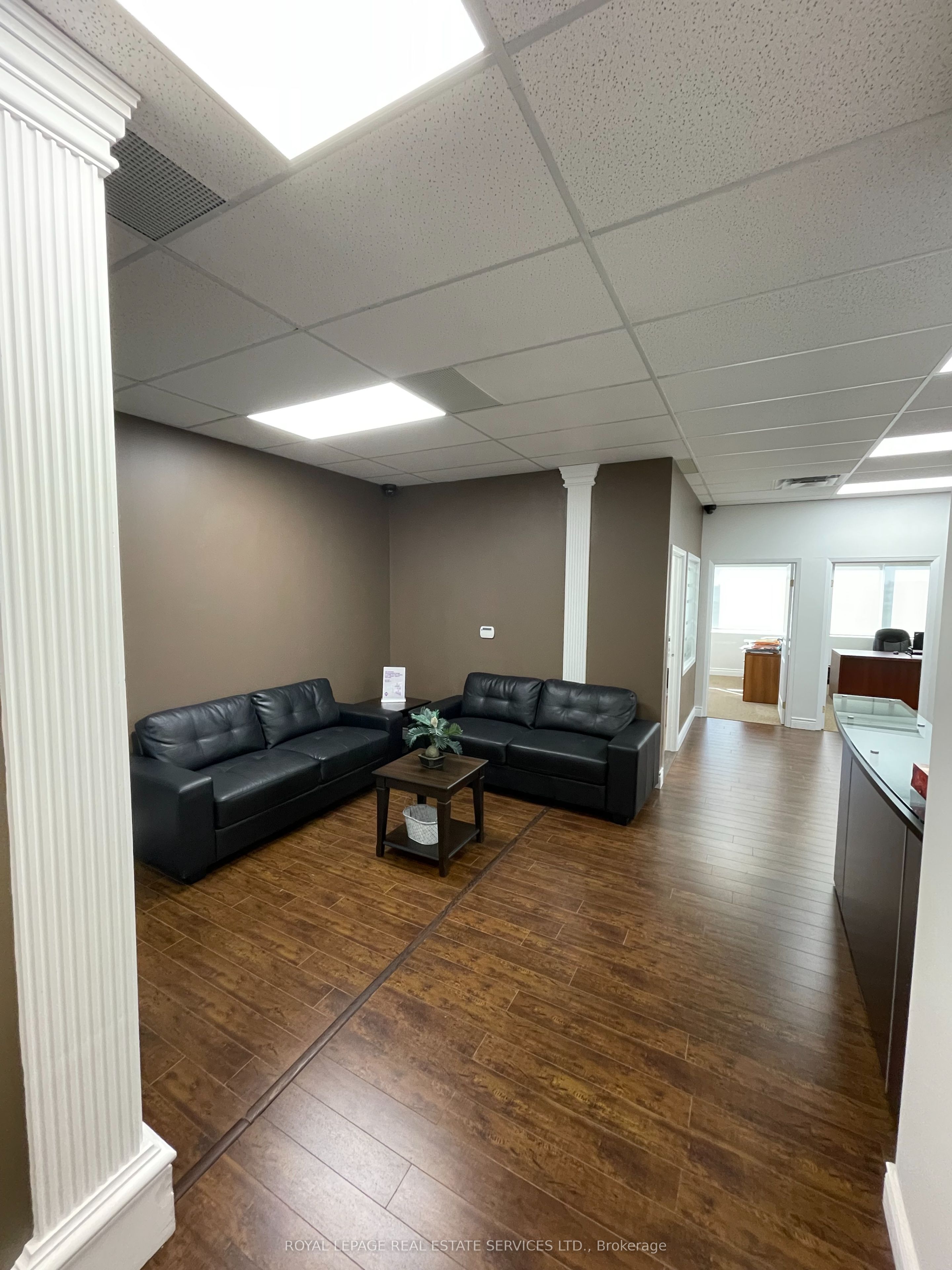 9140 Leslie Street 411