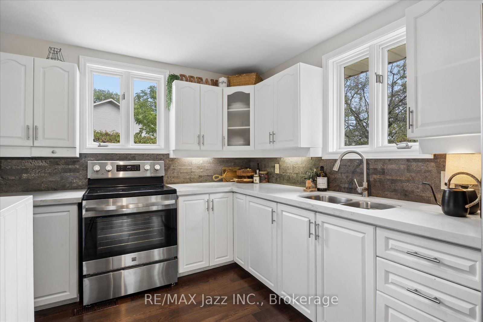 364 King Street E