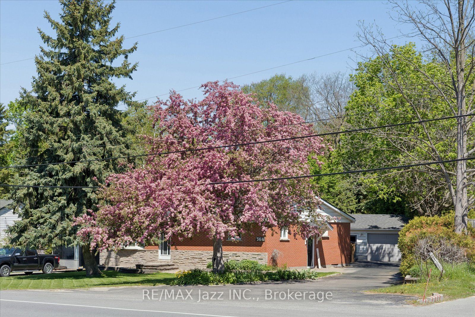 364 King Street E