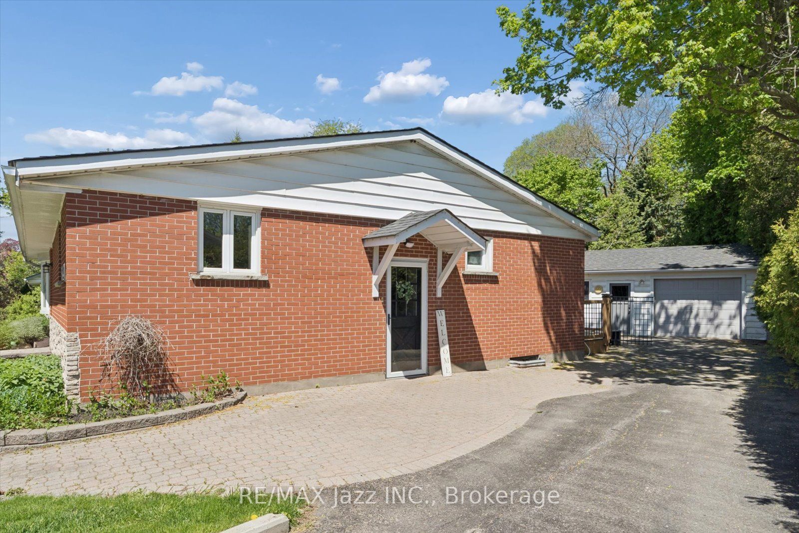 364 King Street E