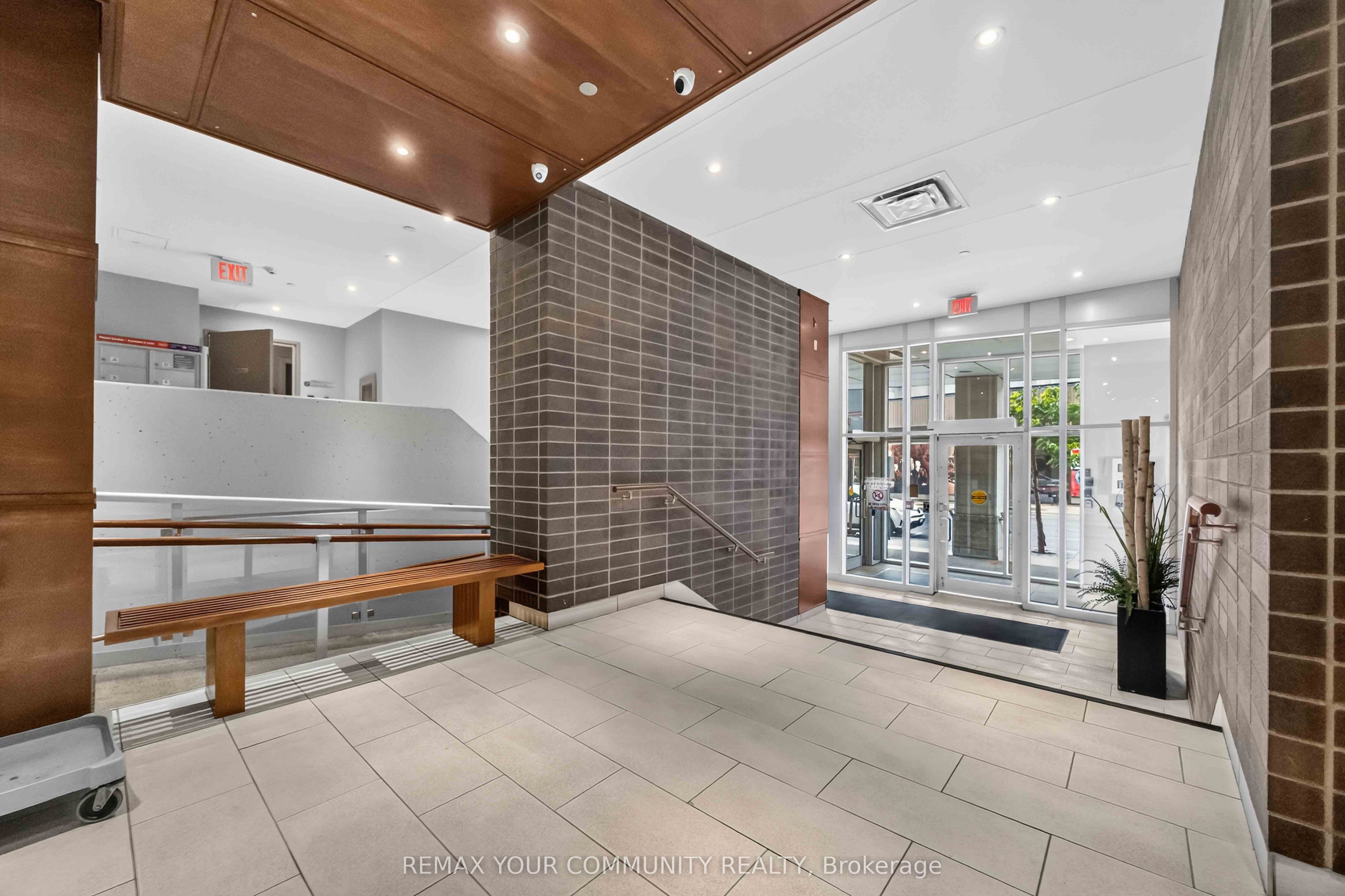 44 Bond Street W 101