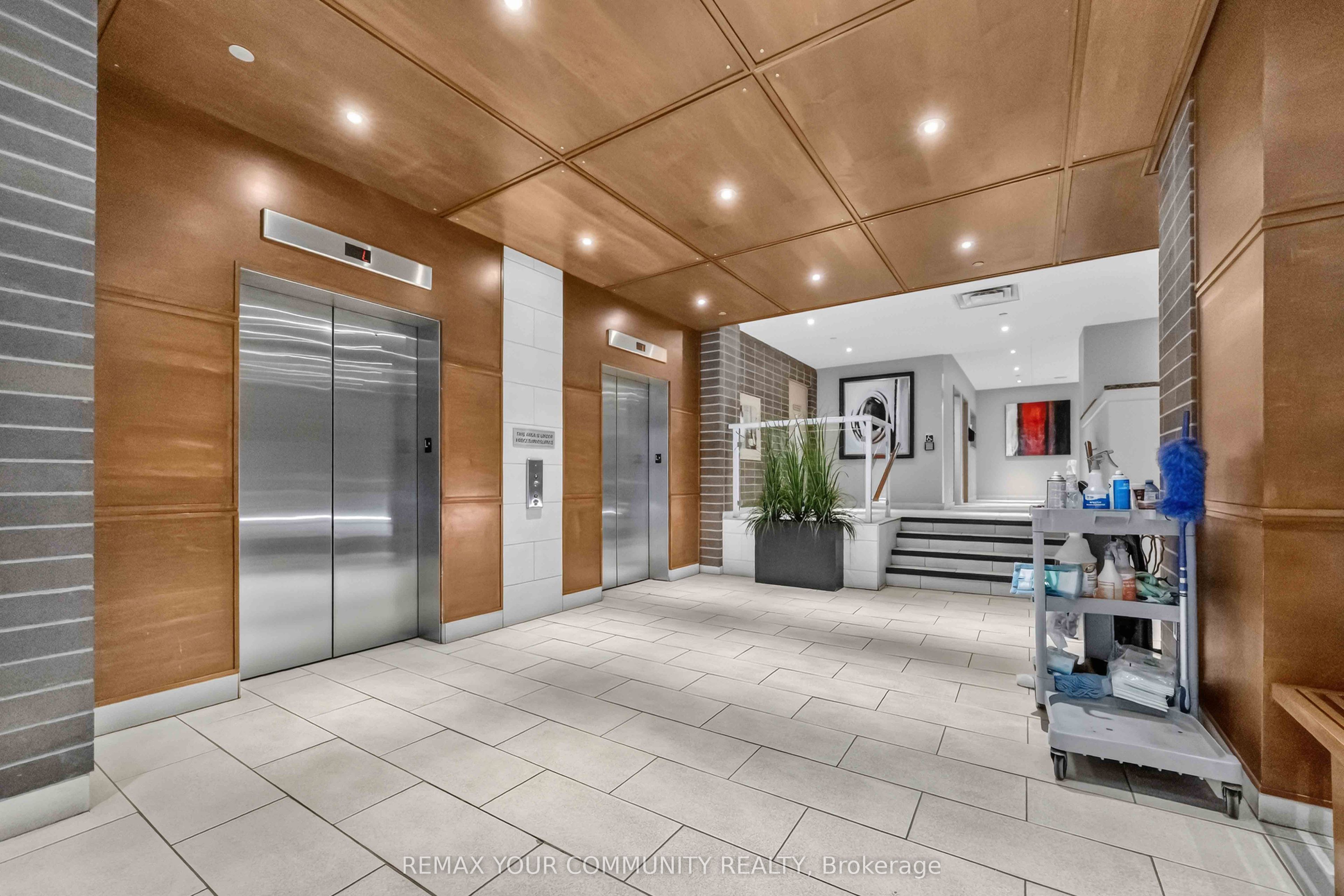 44 Bond Street W 101