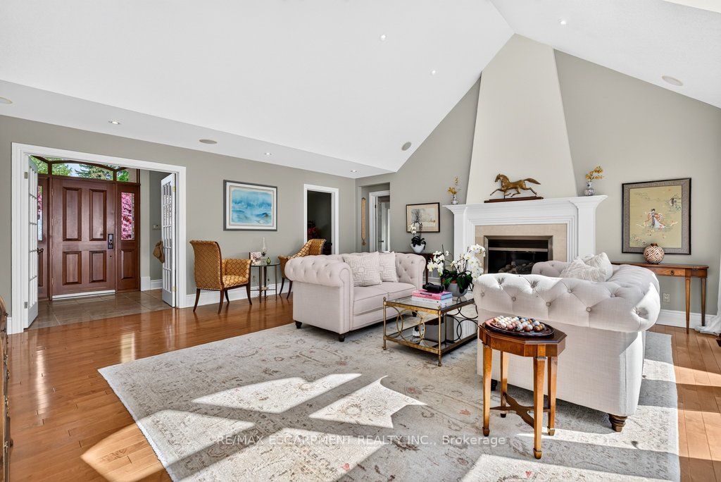 3312 Lakeland Crescent