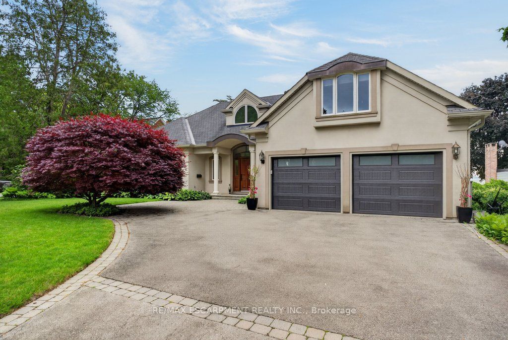 3312 Lakeland Crescent