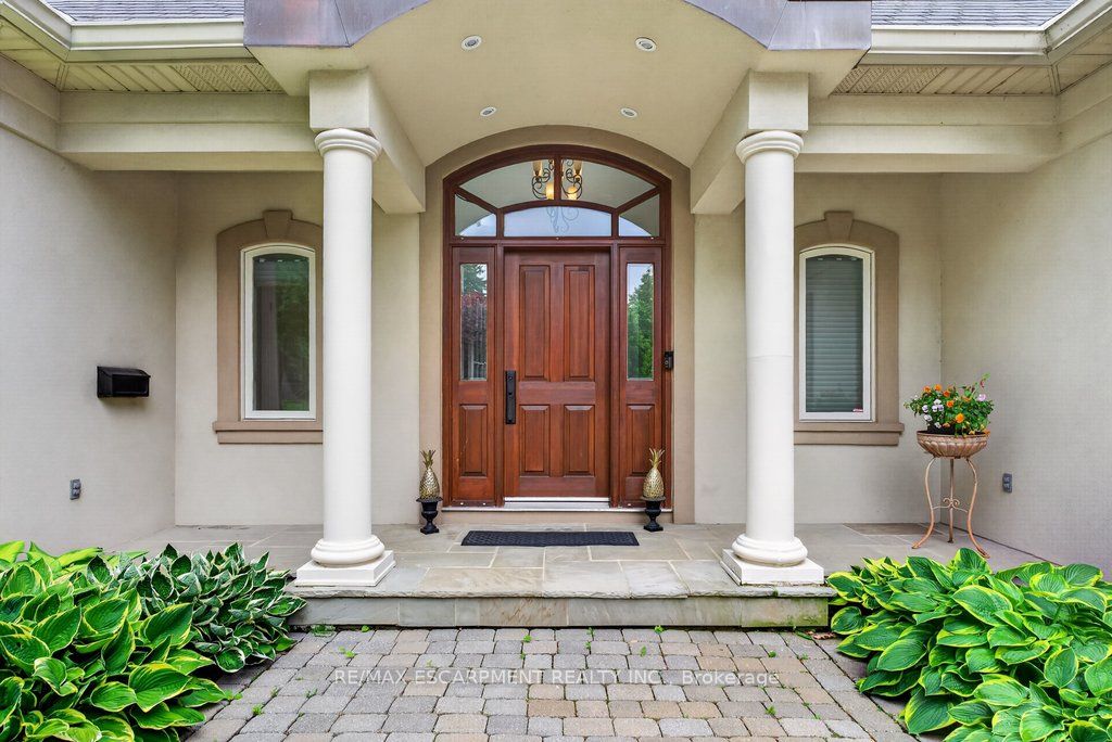 3312 Lakeland Crescent