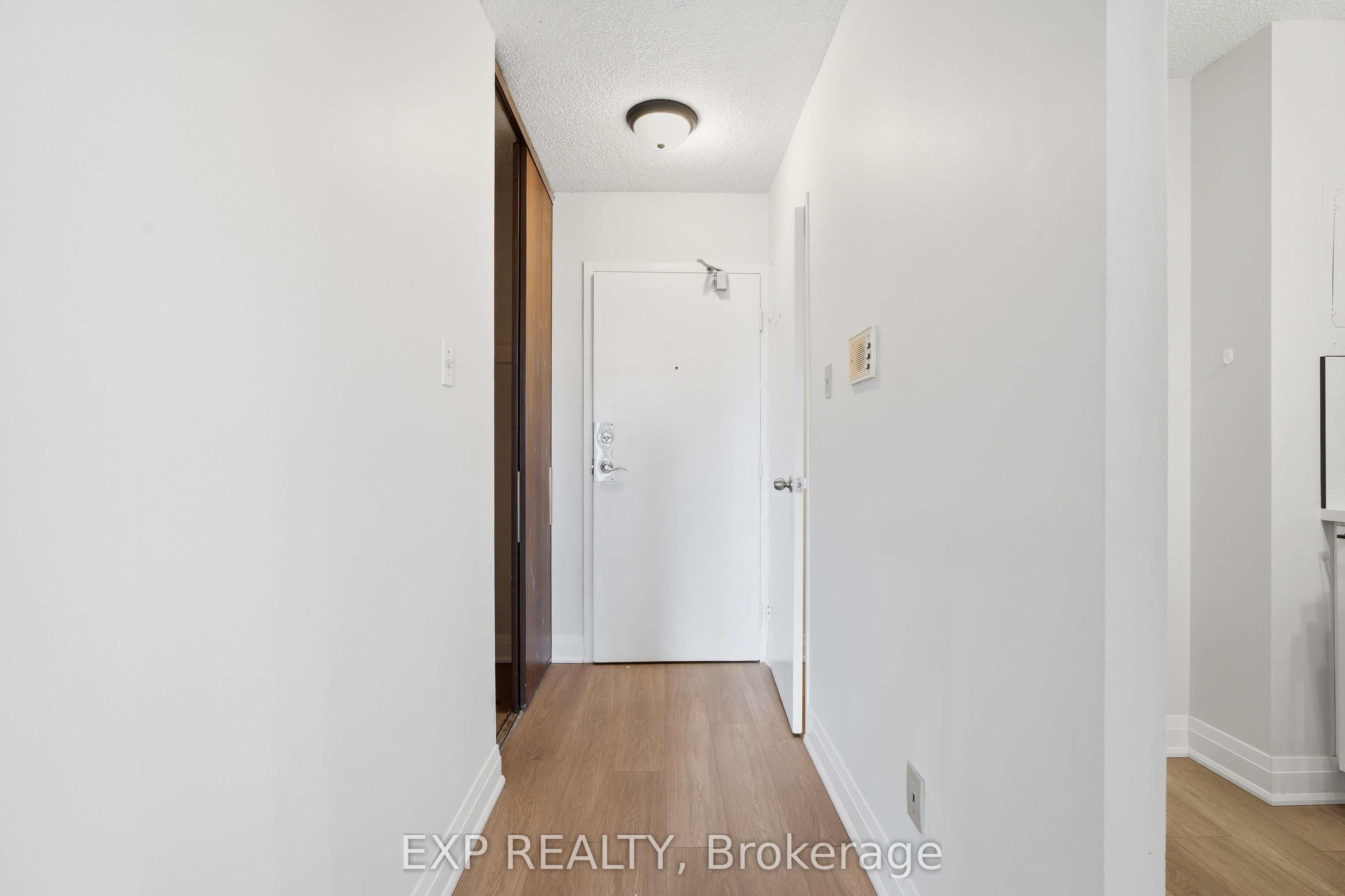 975 Warwick Court 1005