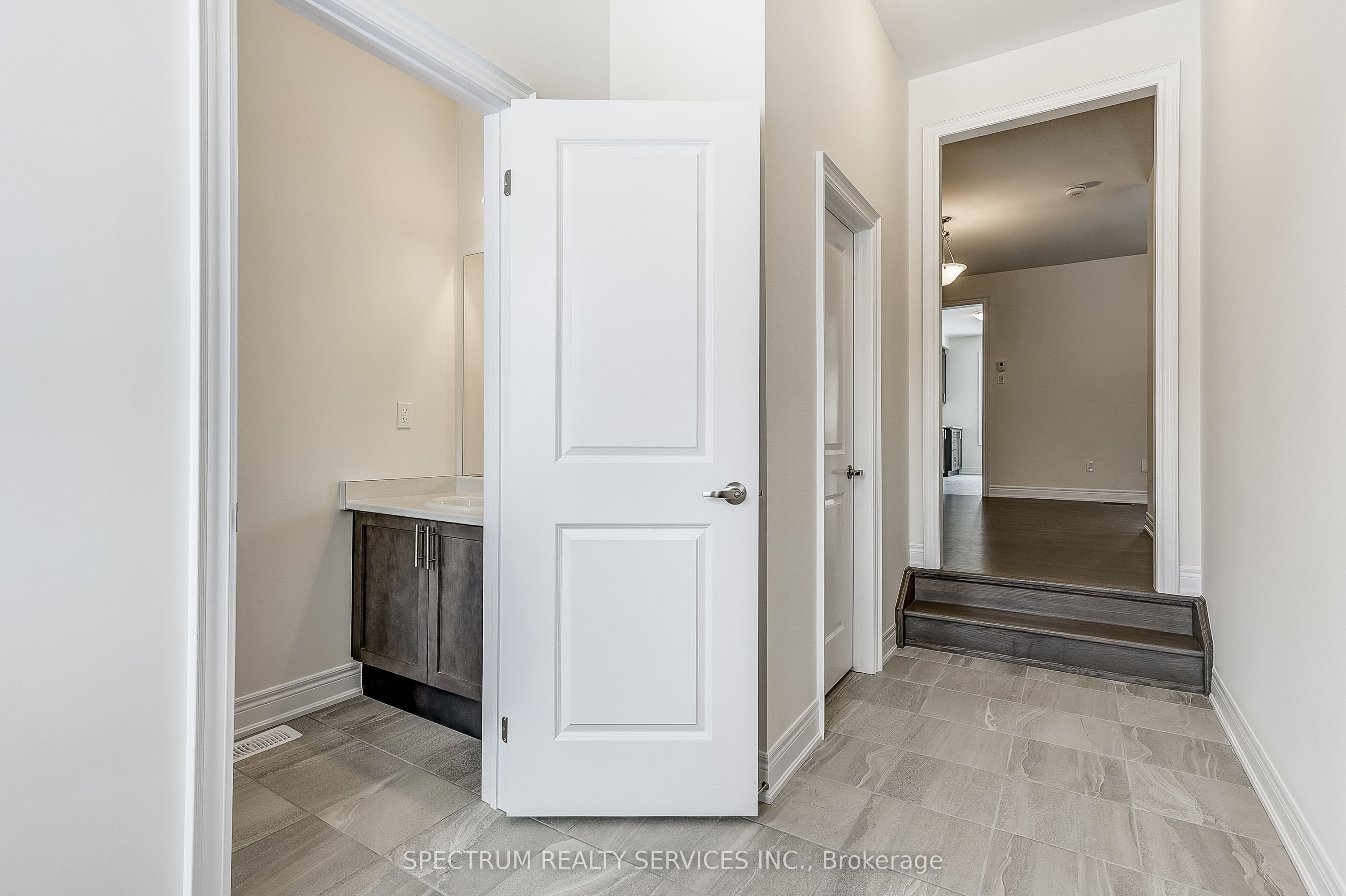 27 ROGERSON Street E