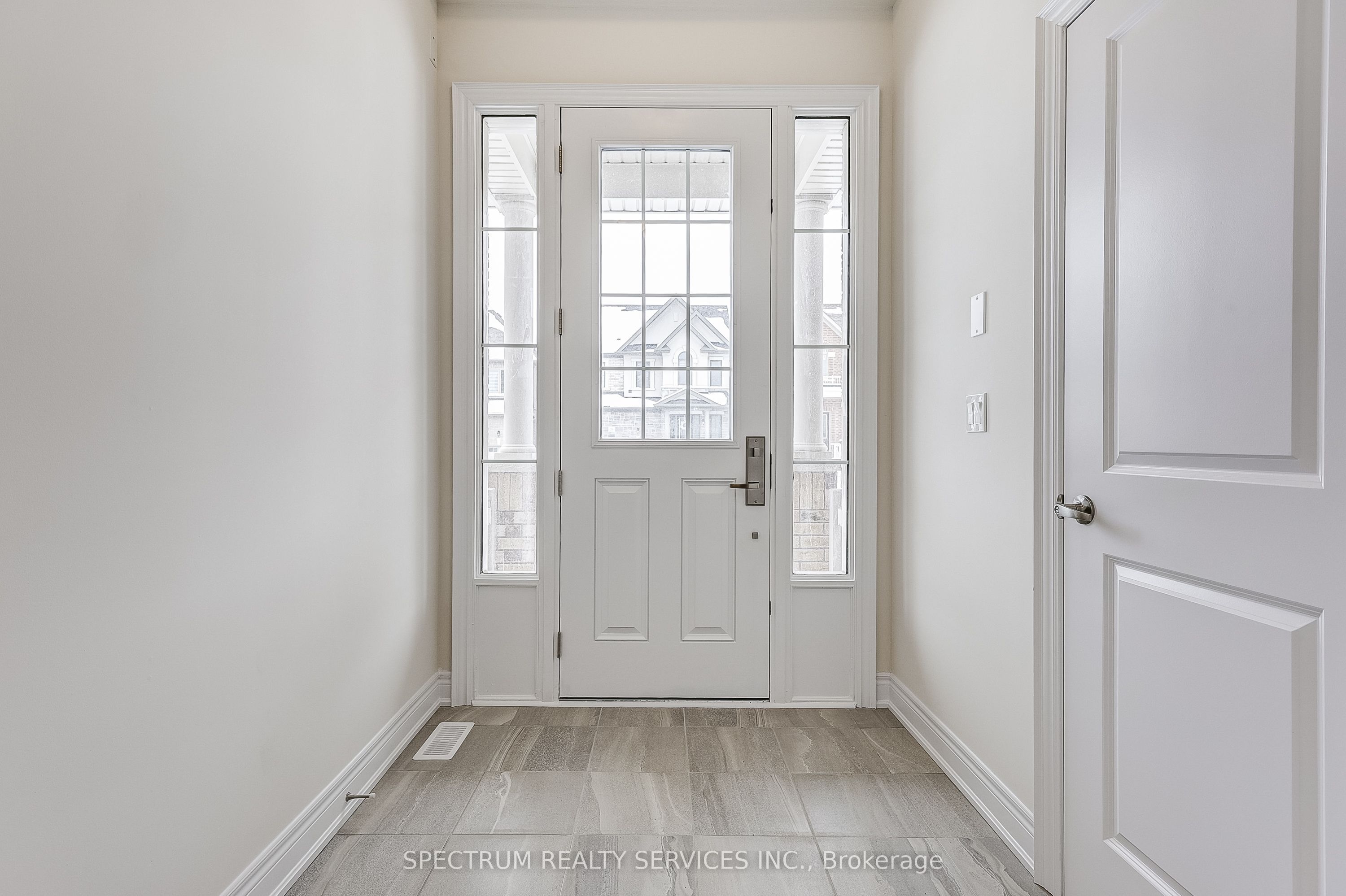 27 ROGERSON Street E