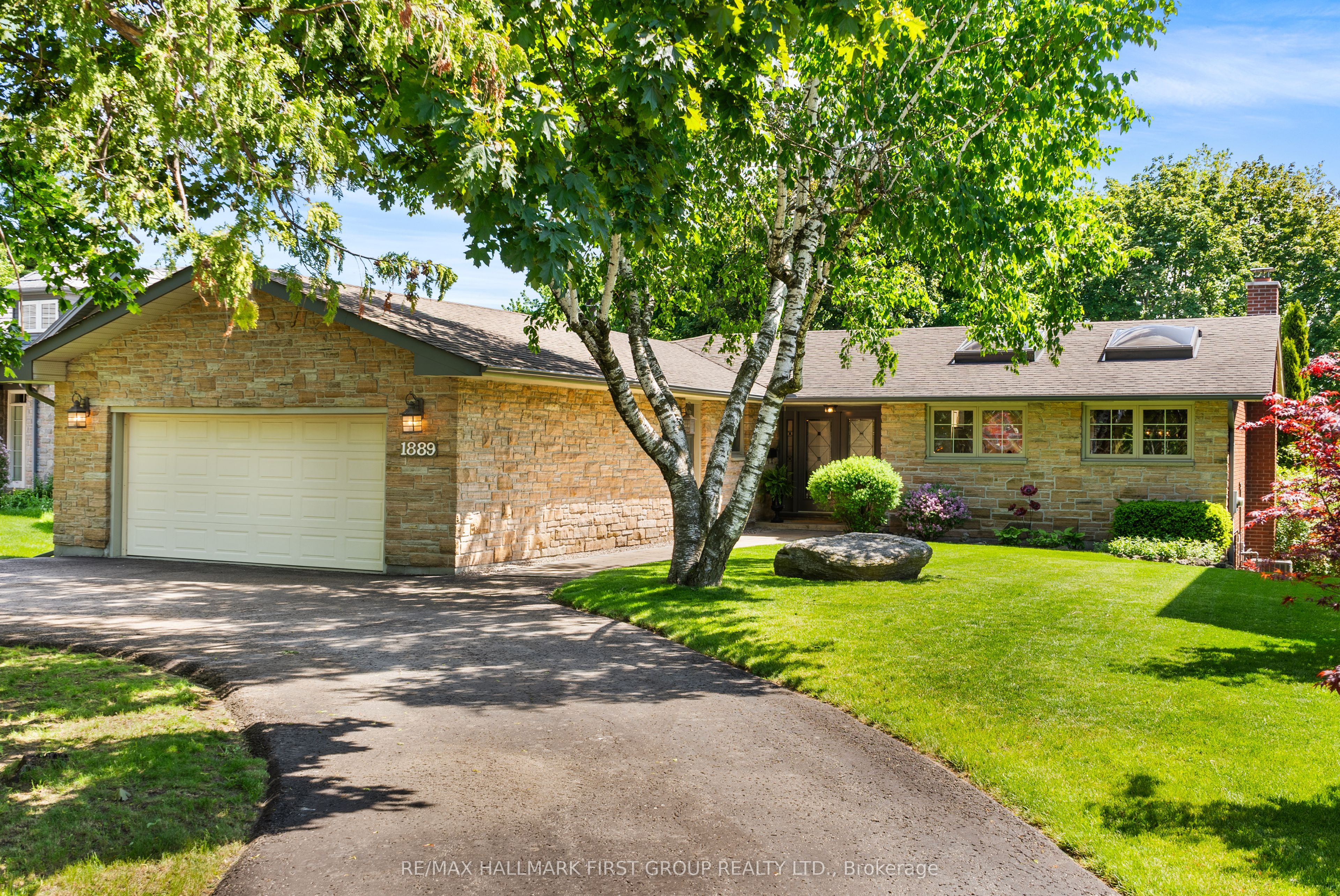 1889 APPLEVIEW Road
