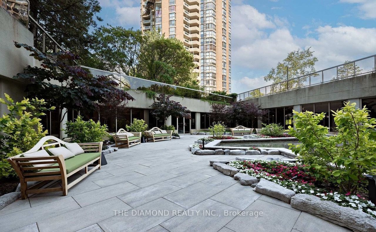 89 Skymark Drive 1111