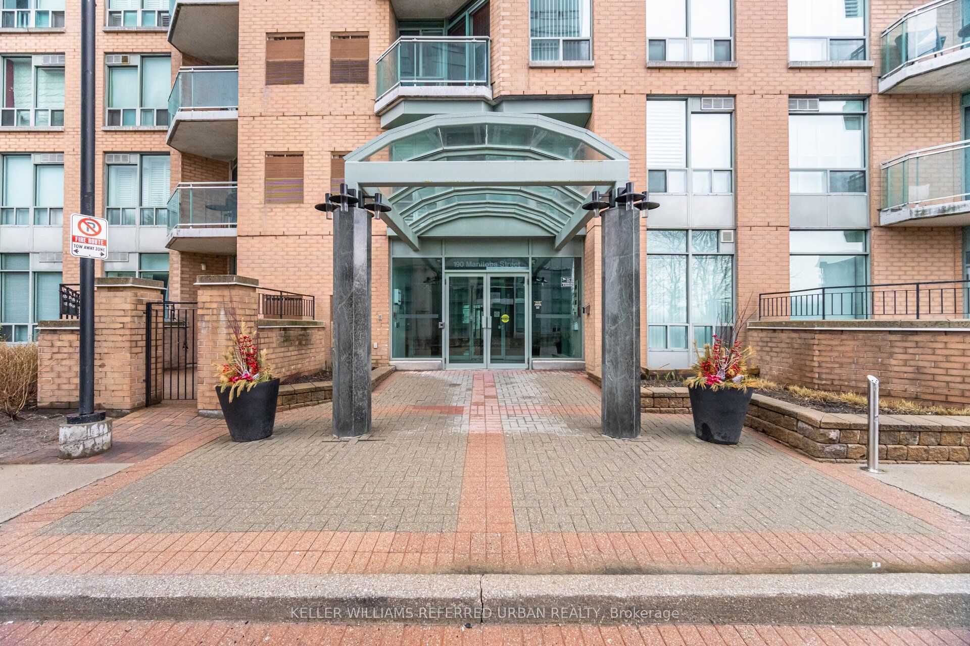 190 Manitoba Street 707