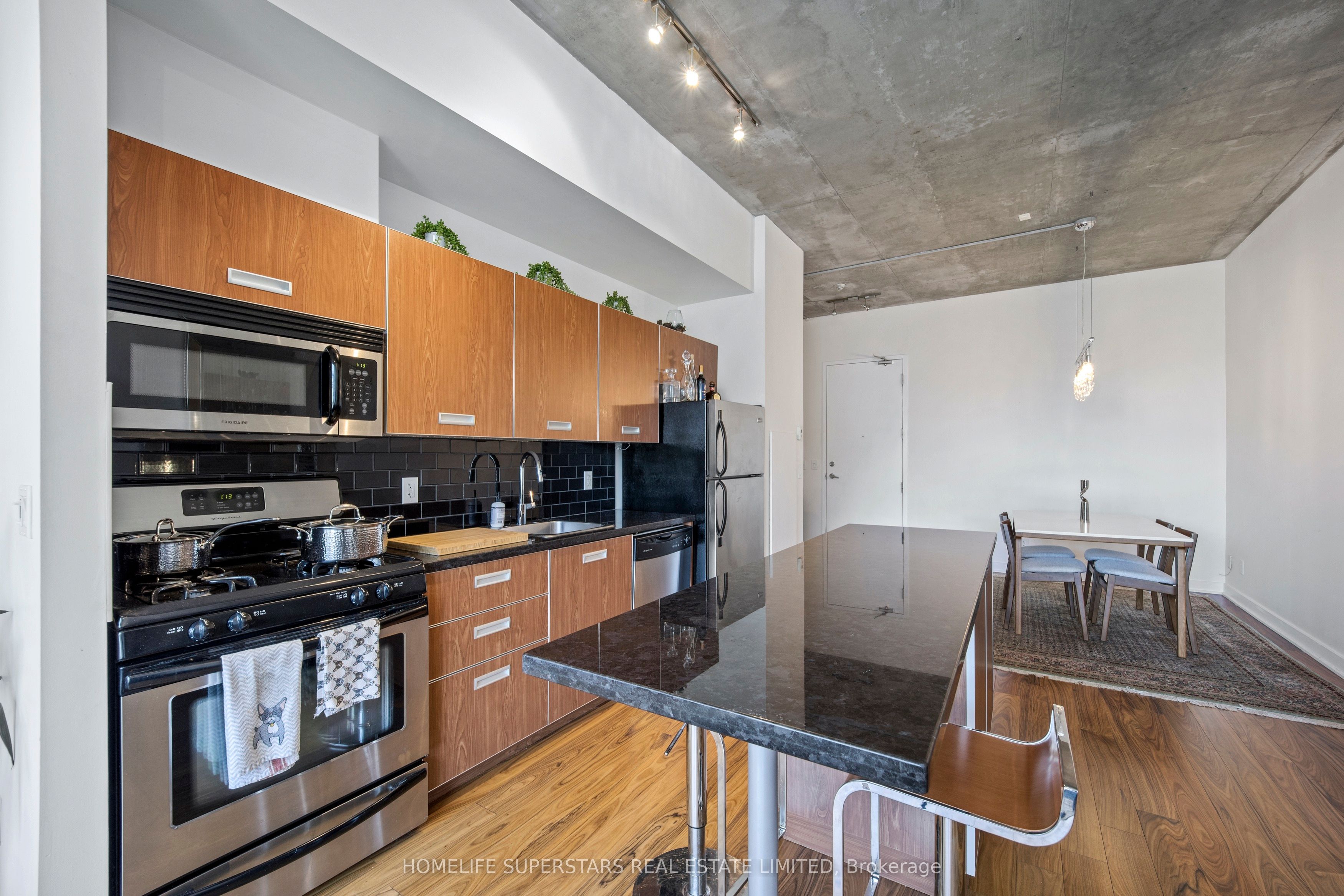 60 Bathurst Street 303