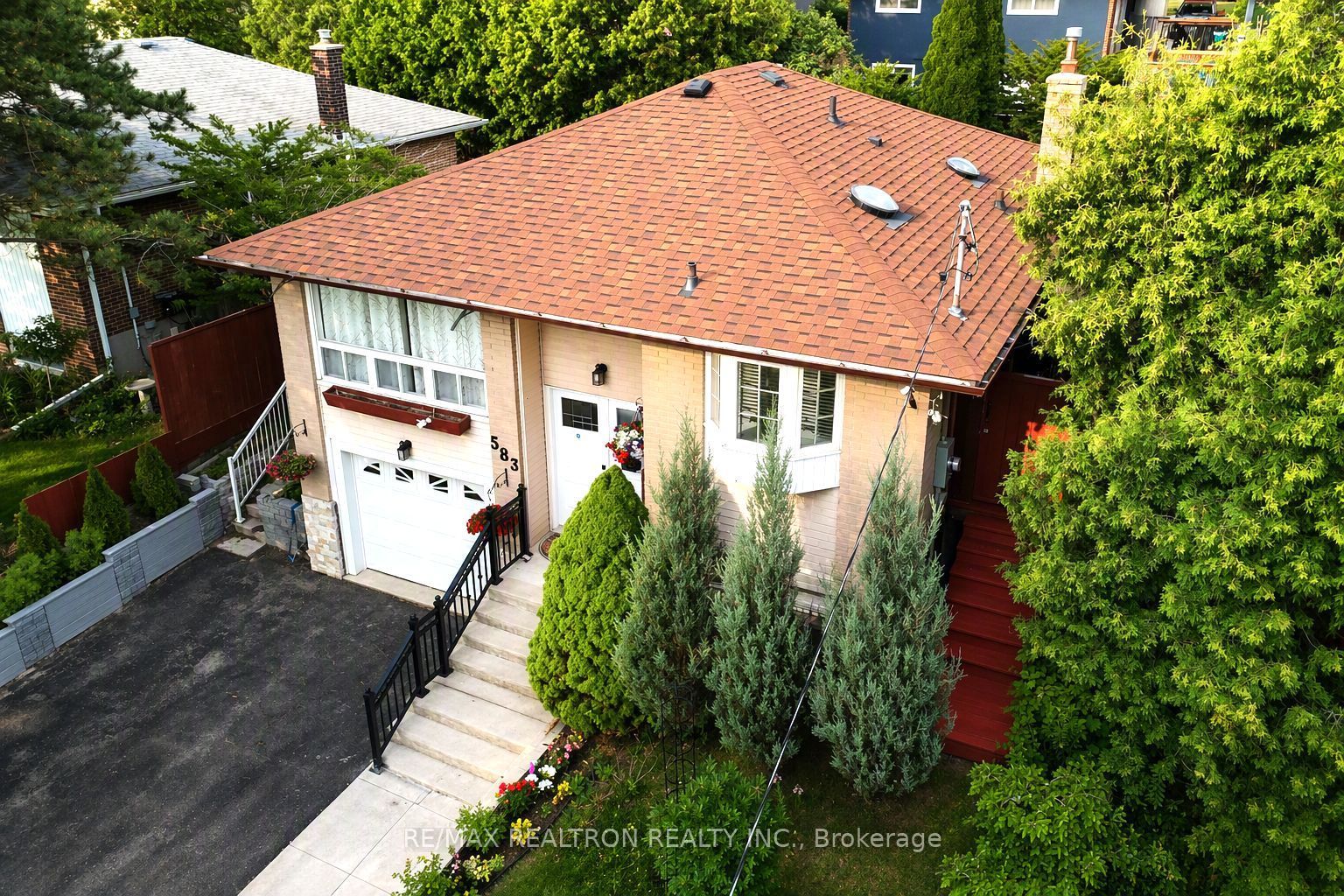 583 Pinewood Street