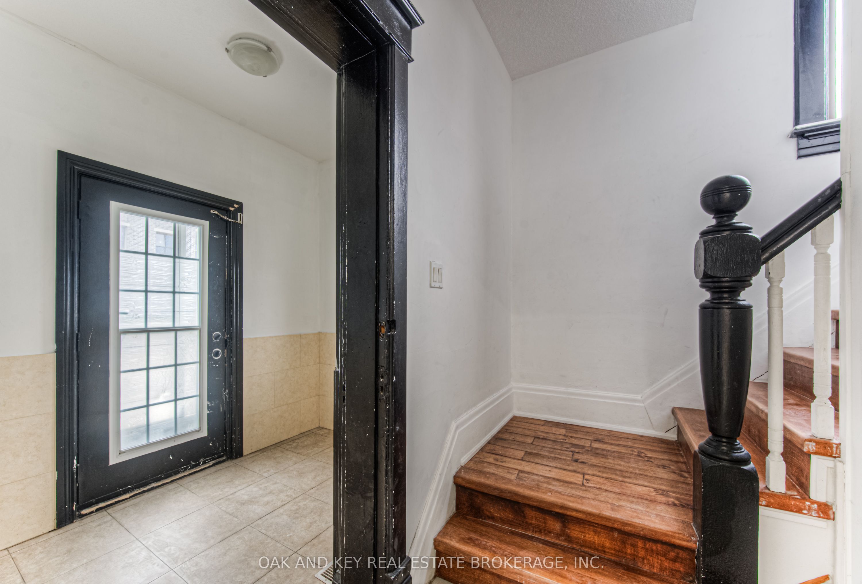 496 King Street E