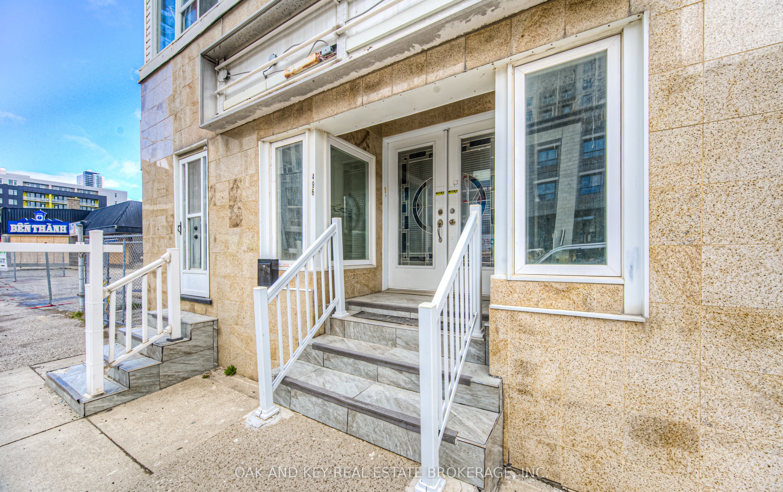 496 King Street E