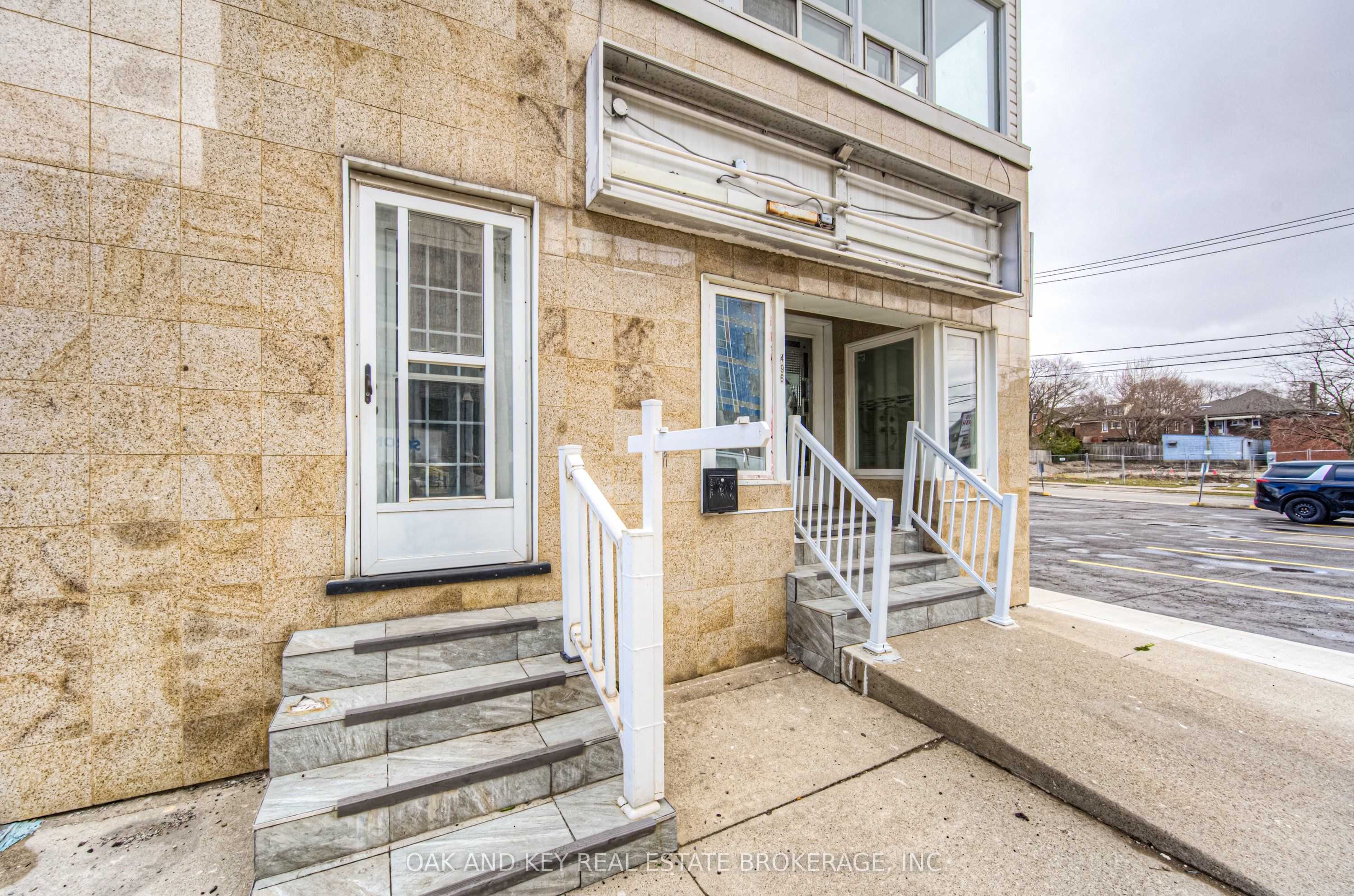 496 King Street E