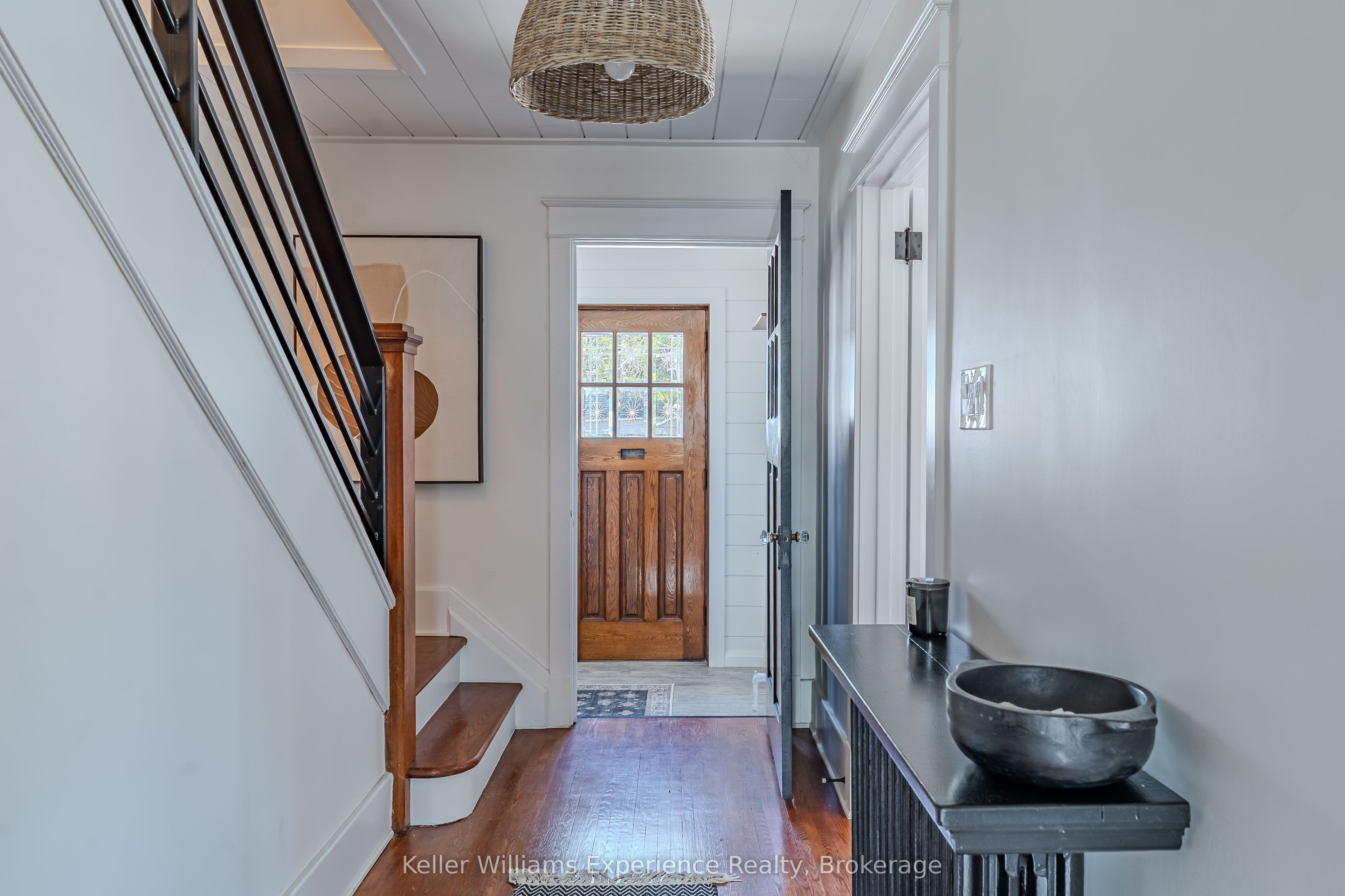211 5th Street E