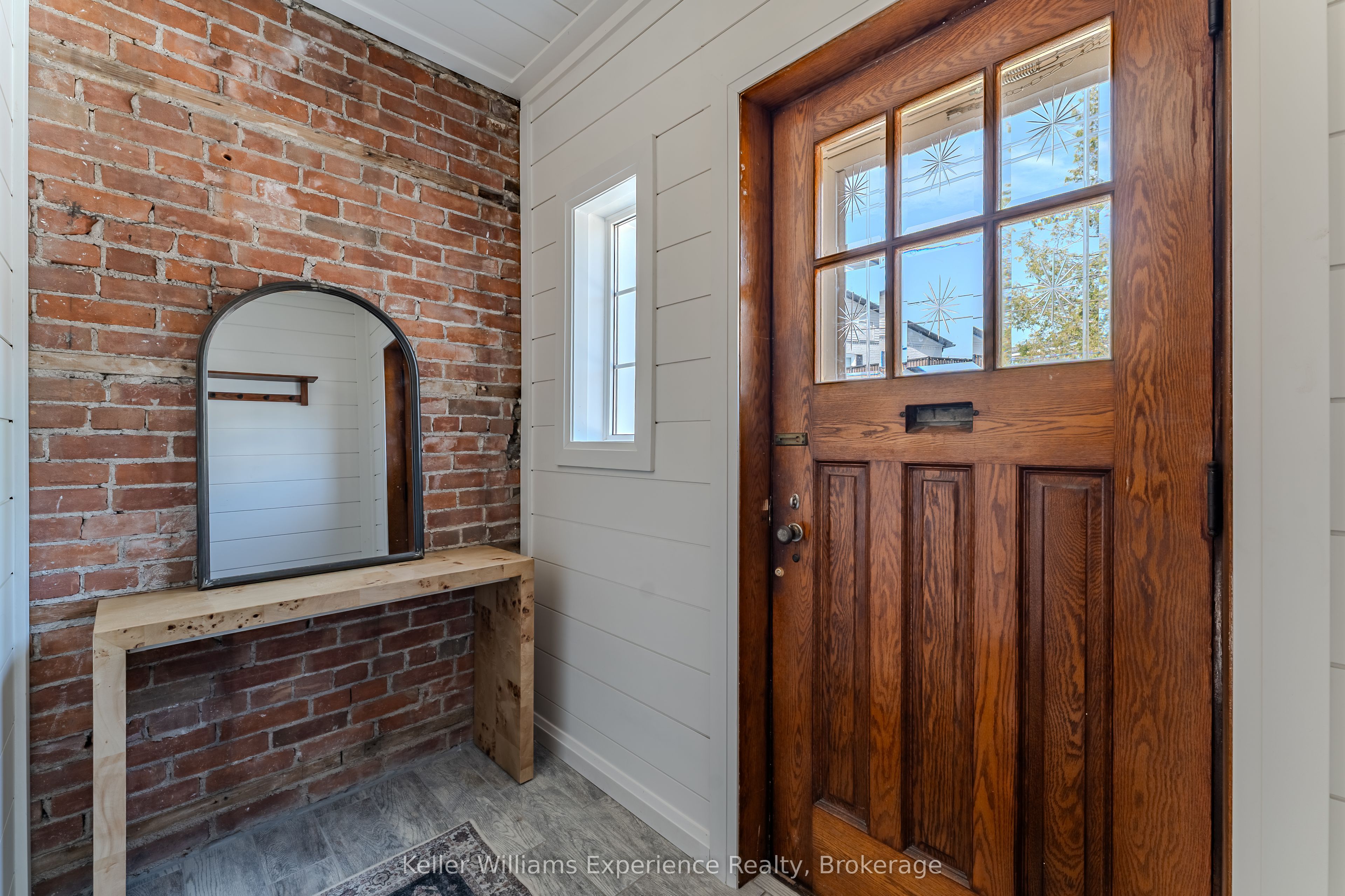 211 5th Street E