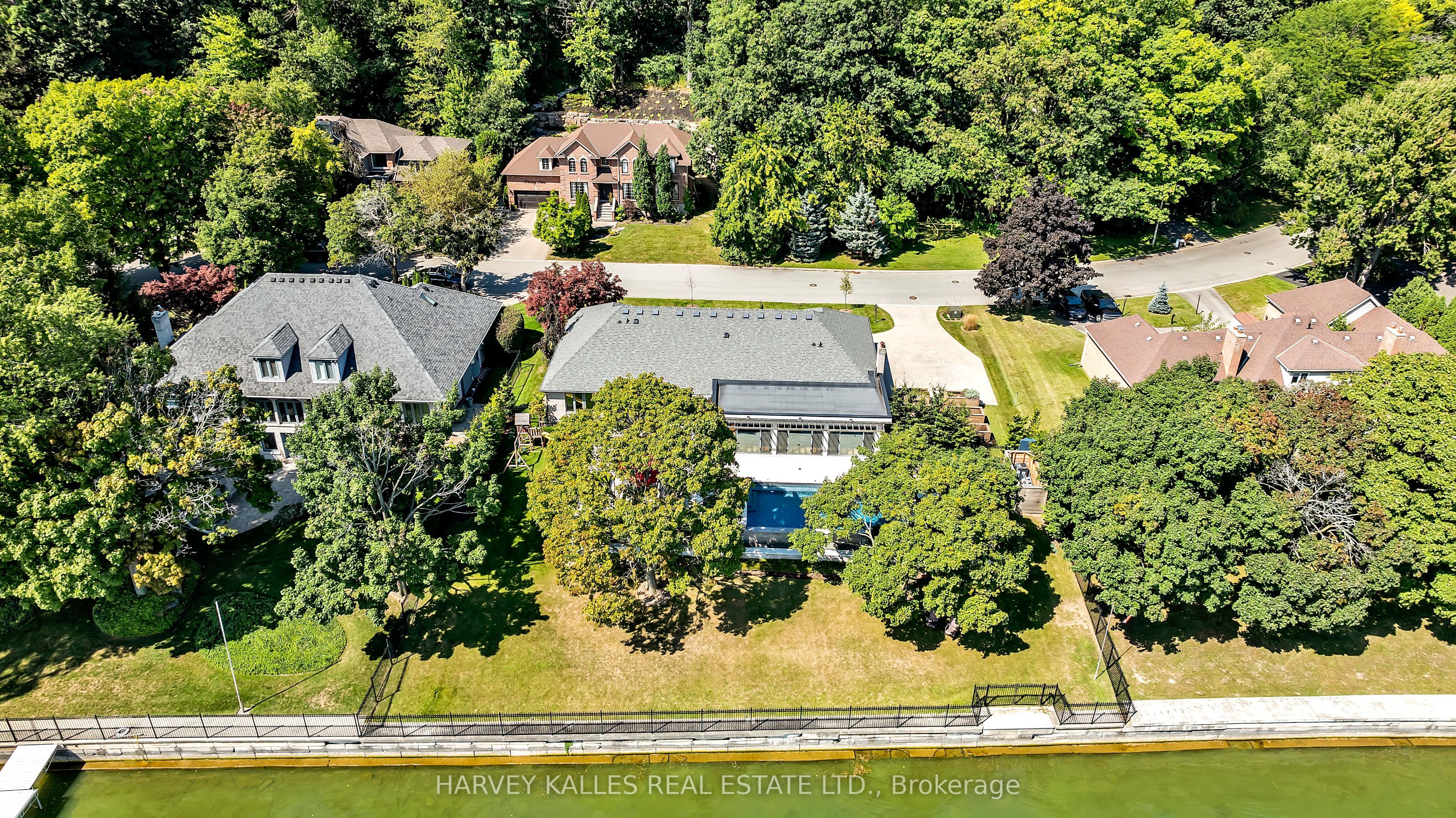 90 Oaklands Park Court