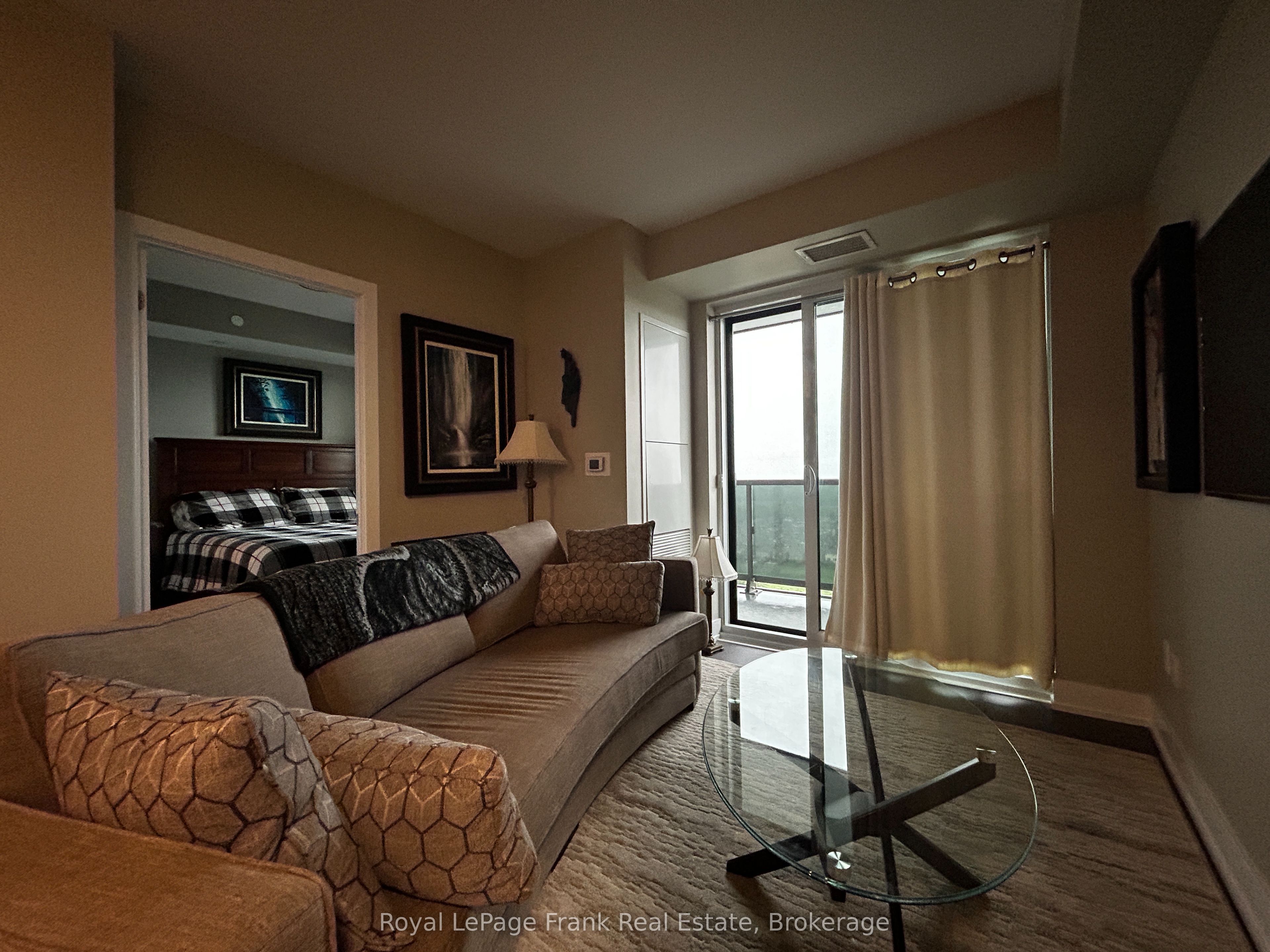 2550 Simcoe Street N 2118