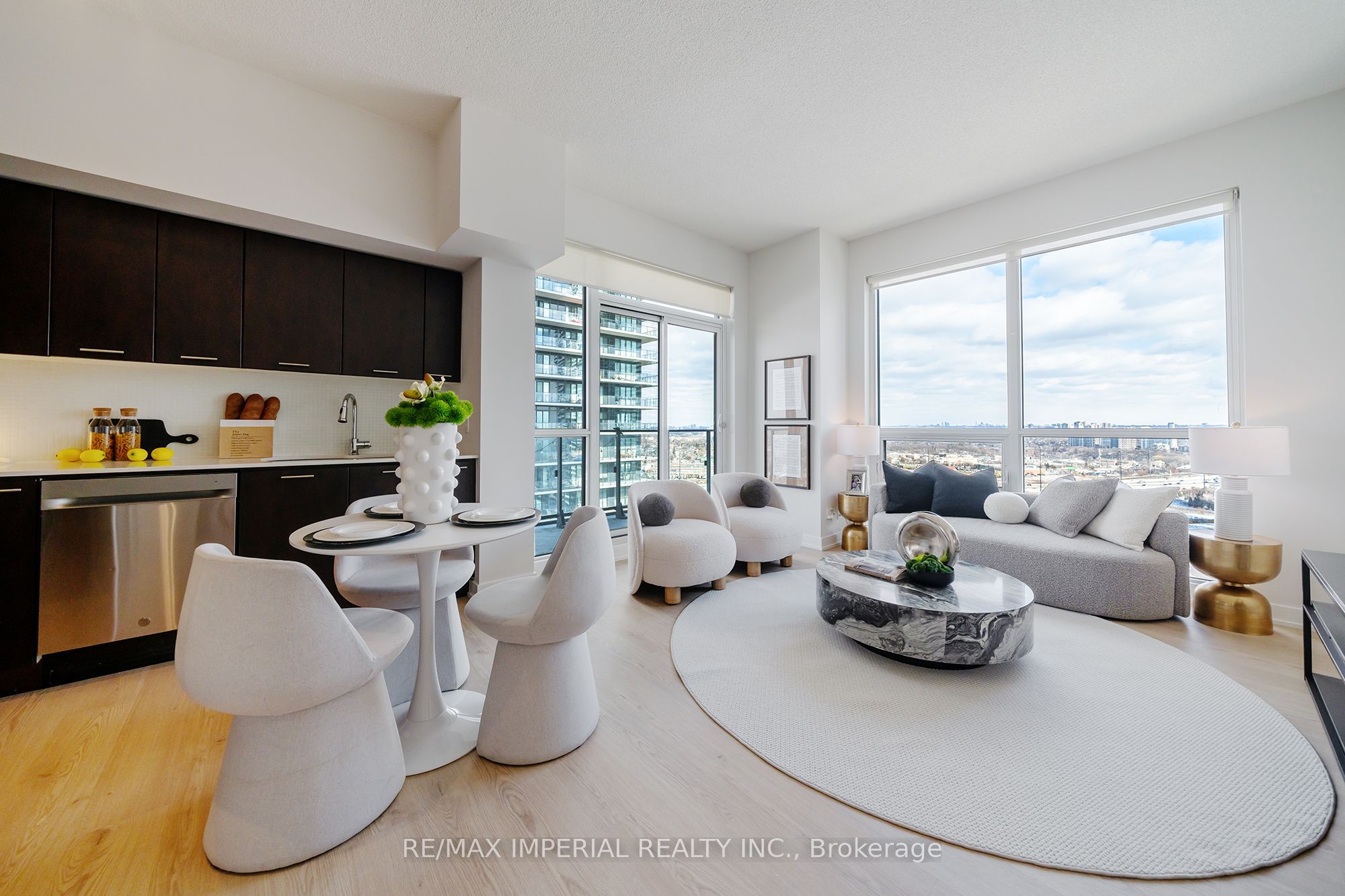 2220 Lake Shore Boulevard W 2604