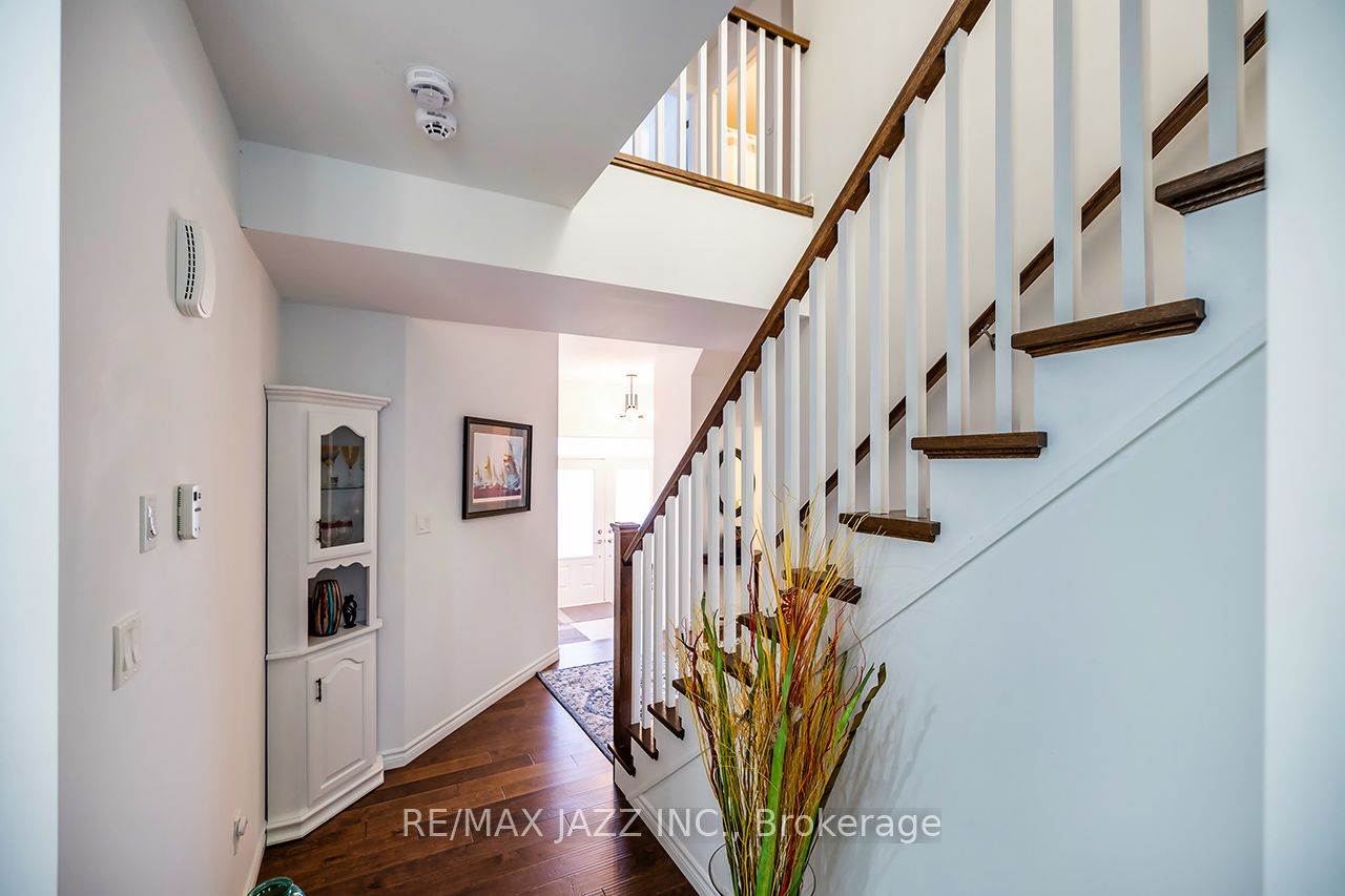 10 Thomas Bird Street