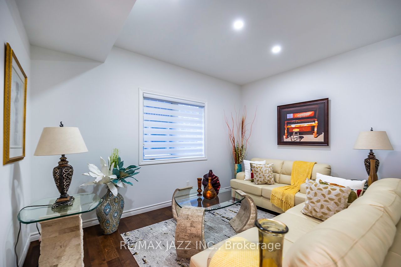 10 Thomas Bird Street