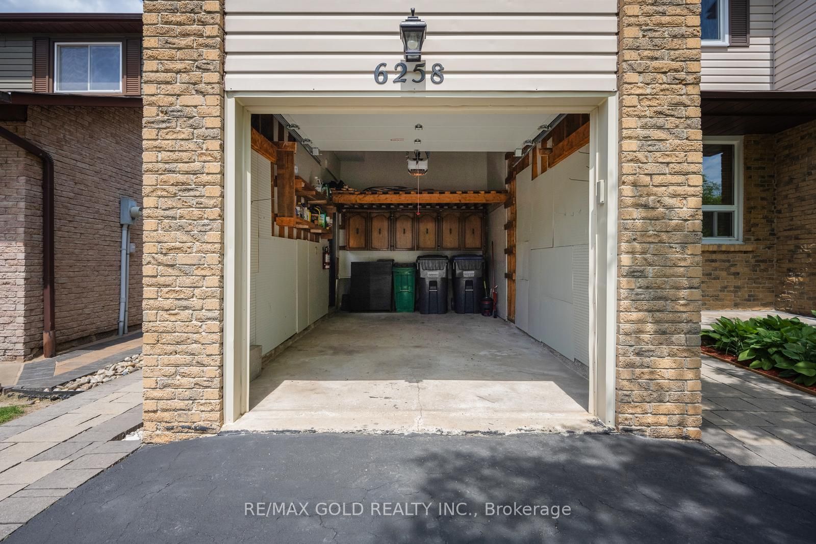 6258 Atherly Crescent